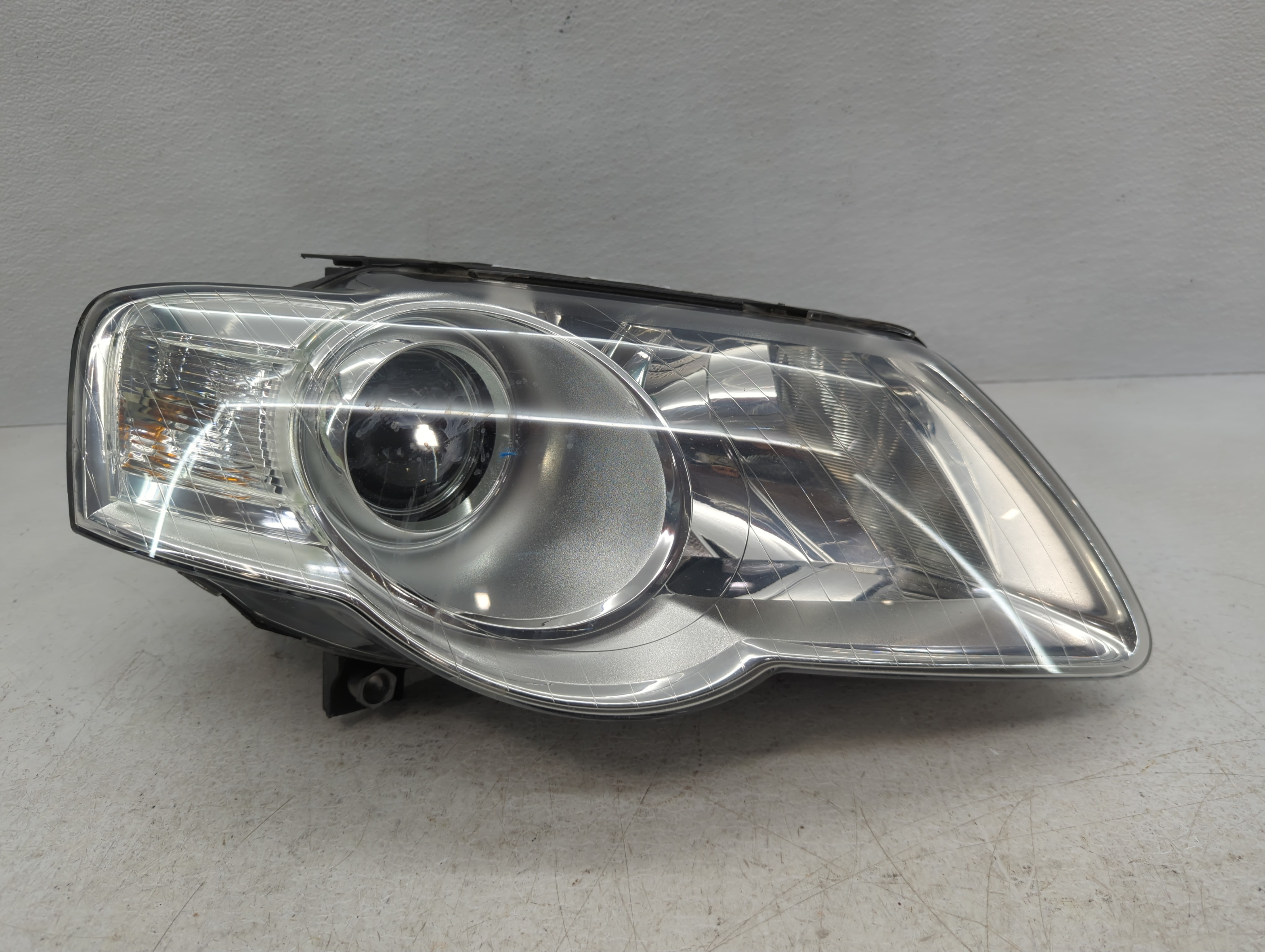 2008 Volkswagen Passat Passenger Right Oem Head Light Headlight Lamp 1096236 - Oemusedautoparts1.com