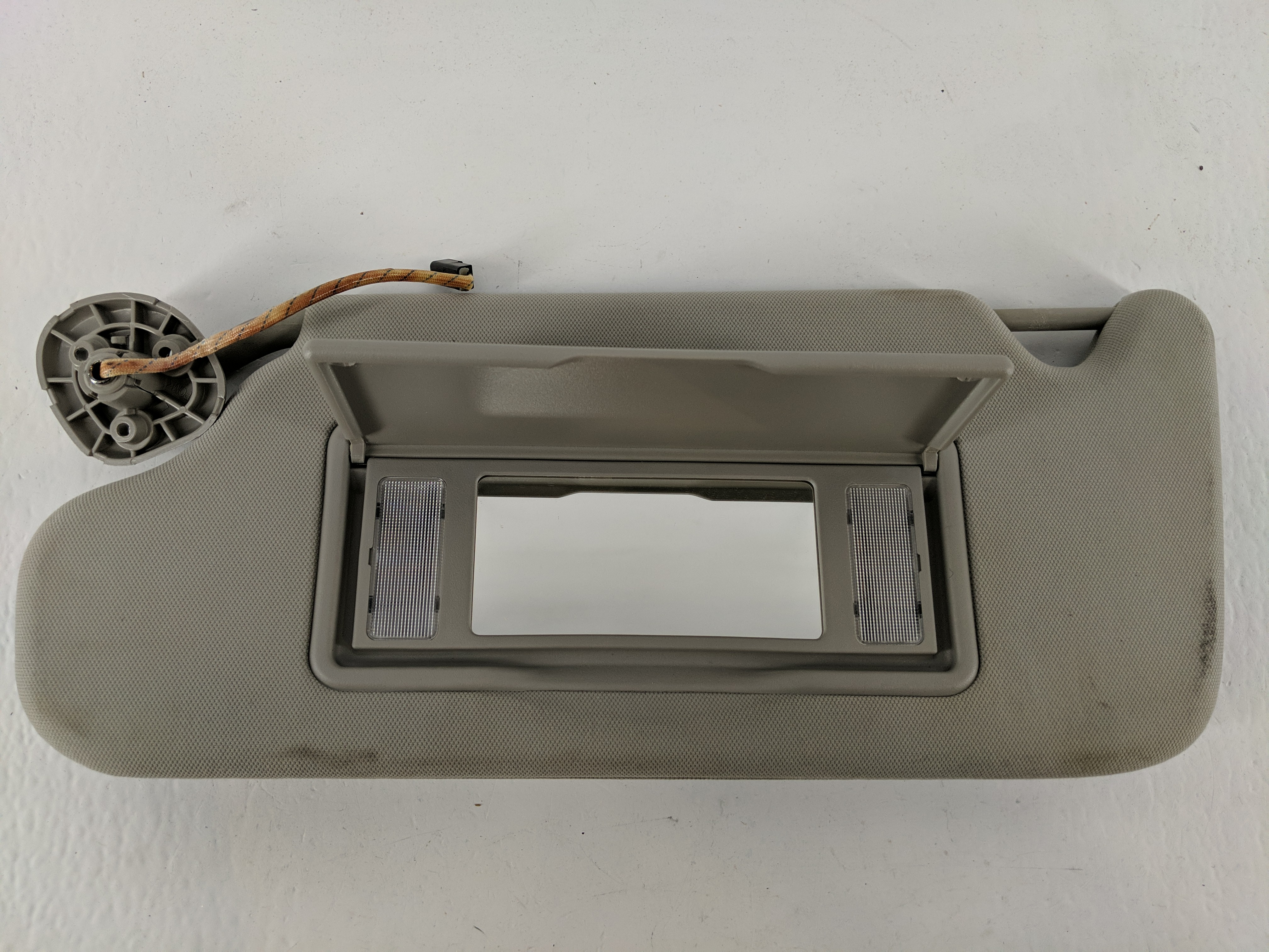 2006-2016 Chevrolet Impala Driver Sun Visor Mirror Left Sunvisor Grey 1096244 - Oemusedautoparts1.com