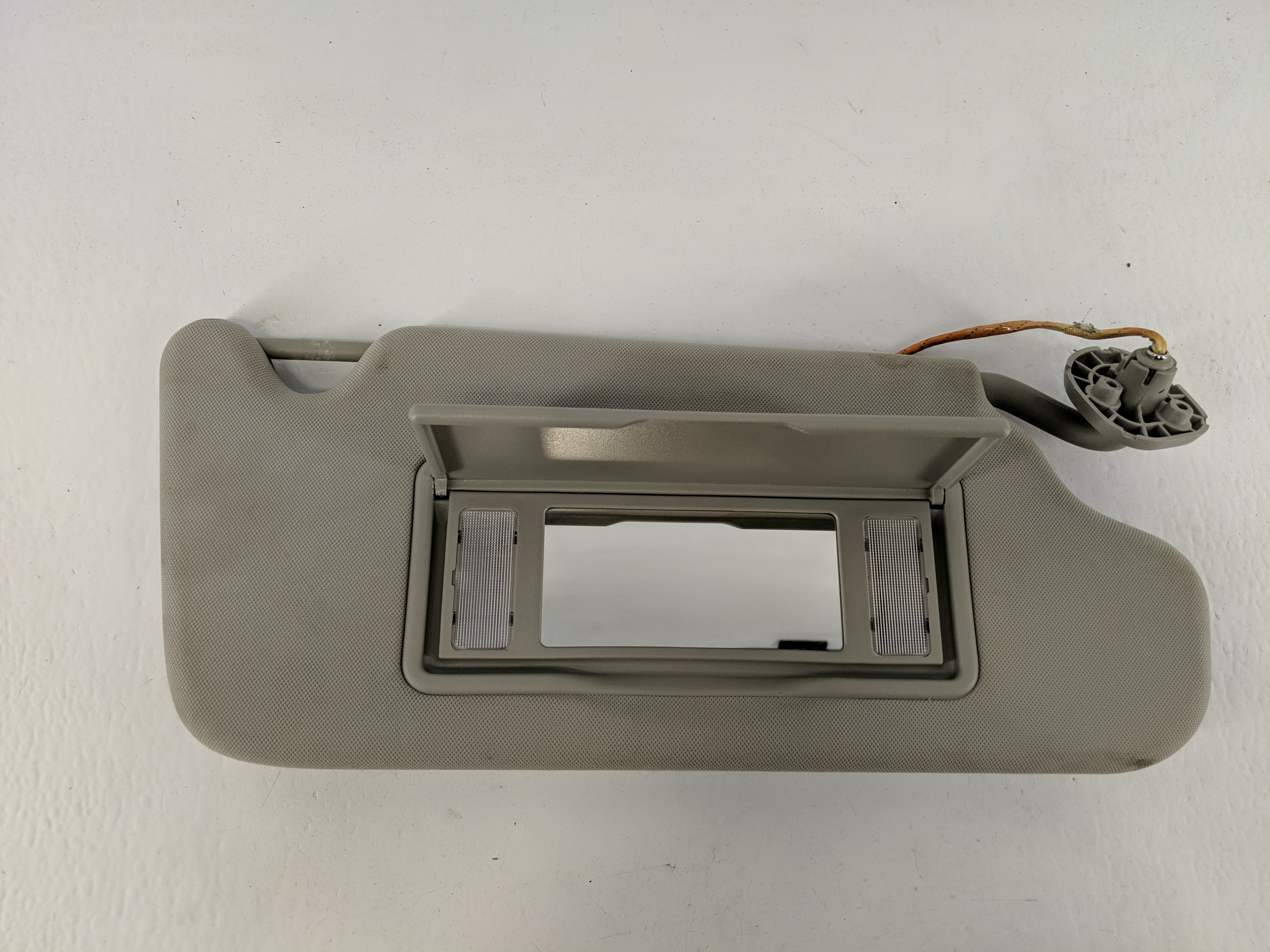 2006-2016 Chevrolet Impala Passenger Sun Visor Mirror Right Sunvisor 1096245 - Oemusedautoparts1.com