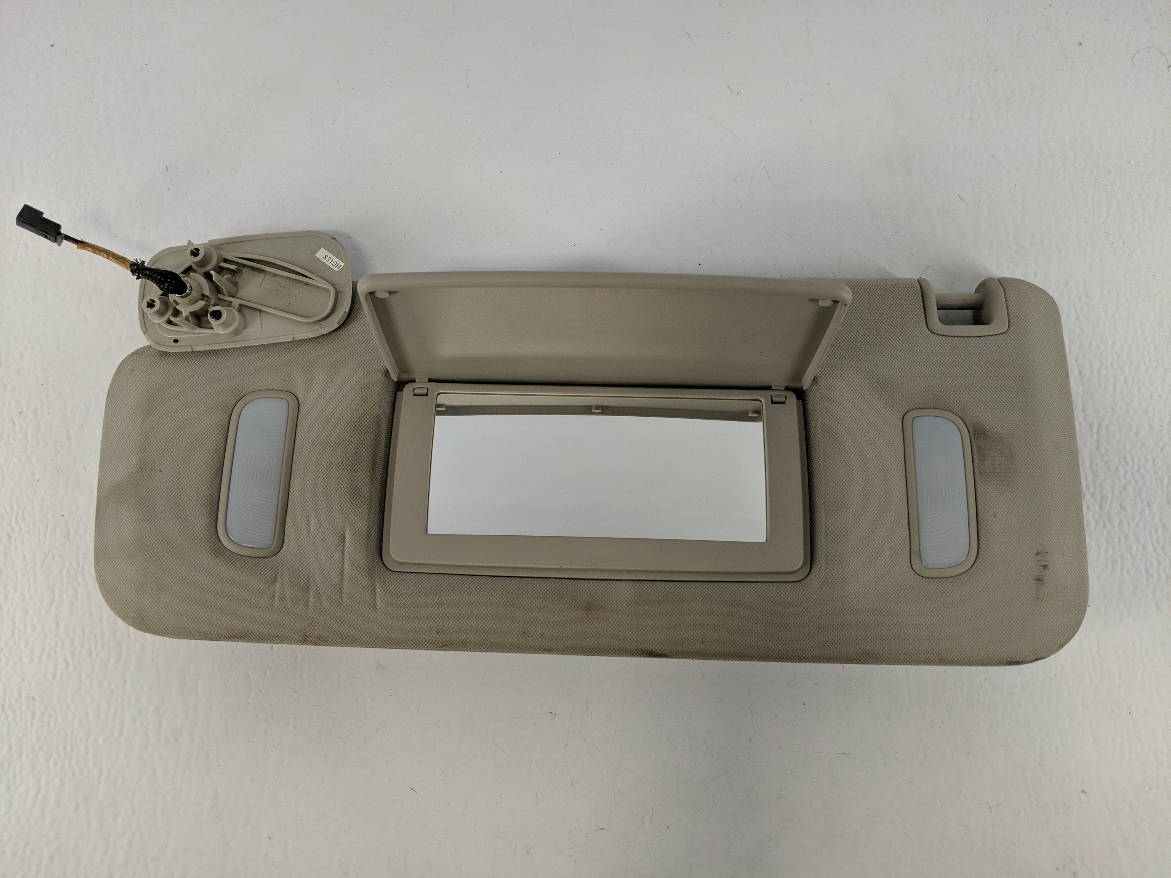 2007-2014 Chevrolet Tahoe Passenger Sun Visor Mirror Right Sunvisor Grey 1096272 - Oemusedautoparts1.com