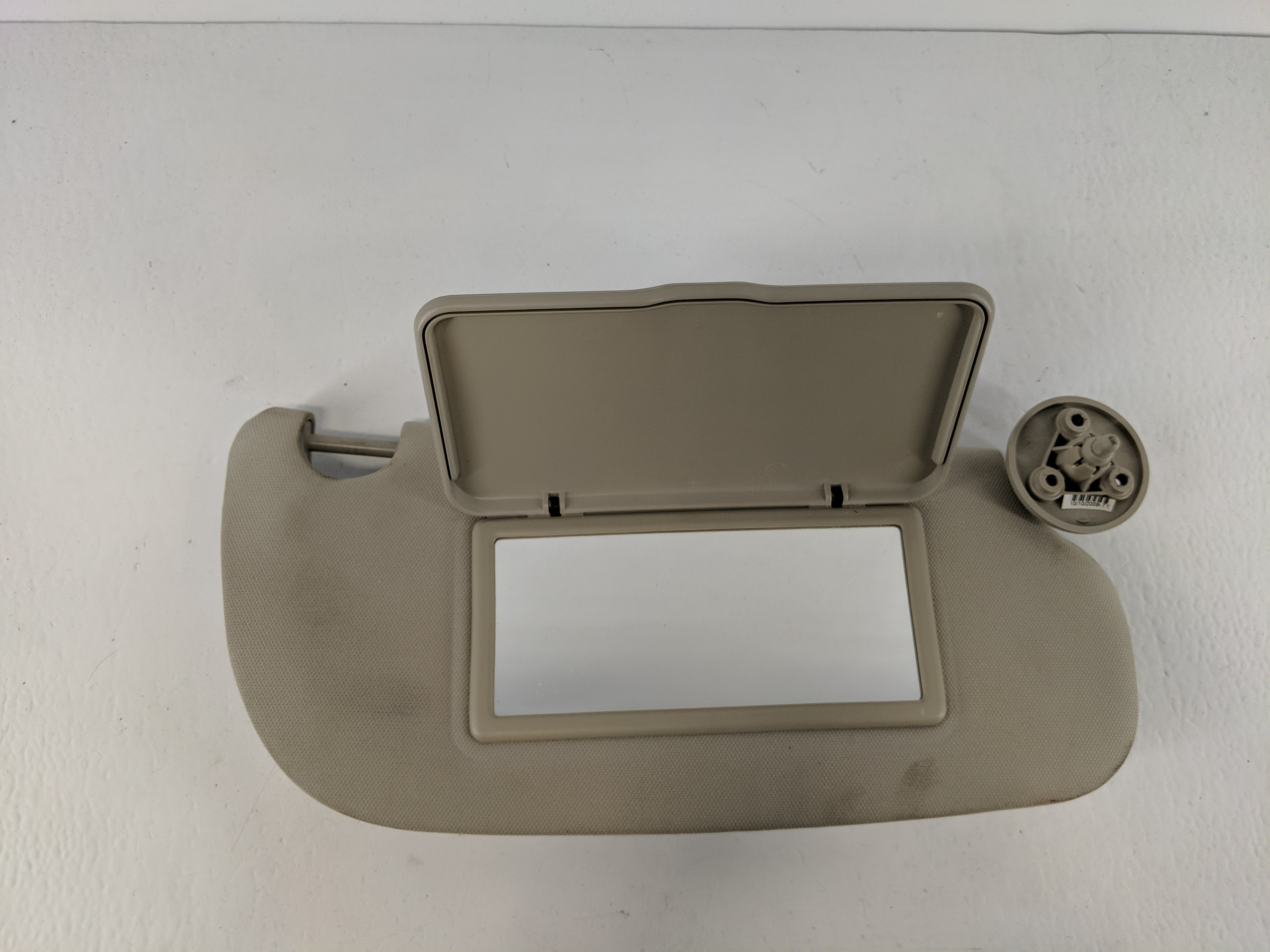 2005-2010 Chevrolet Cobalt Passenger Sun Visor Mirror Right Sunvisor 1096273 - Oemusedautoparts1.com