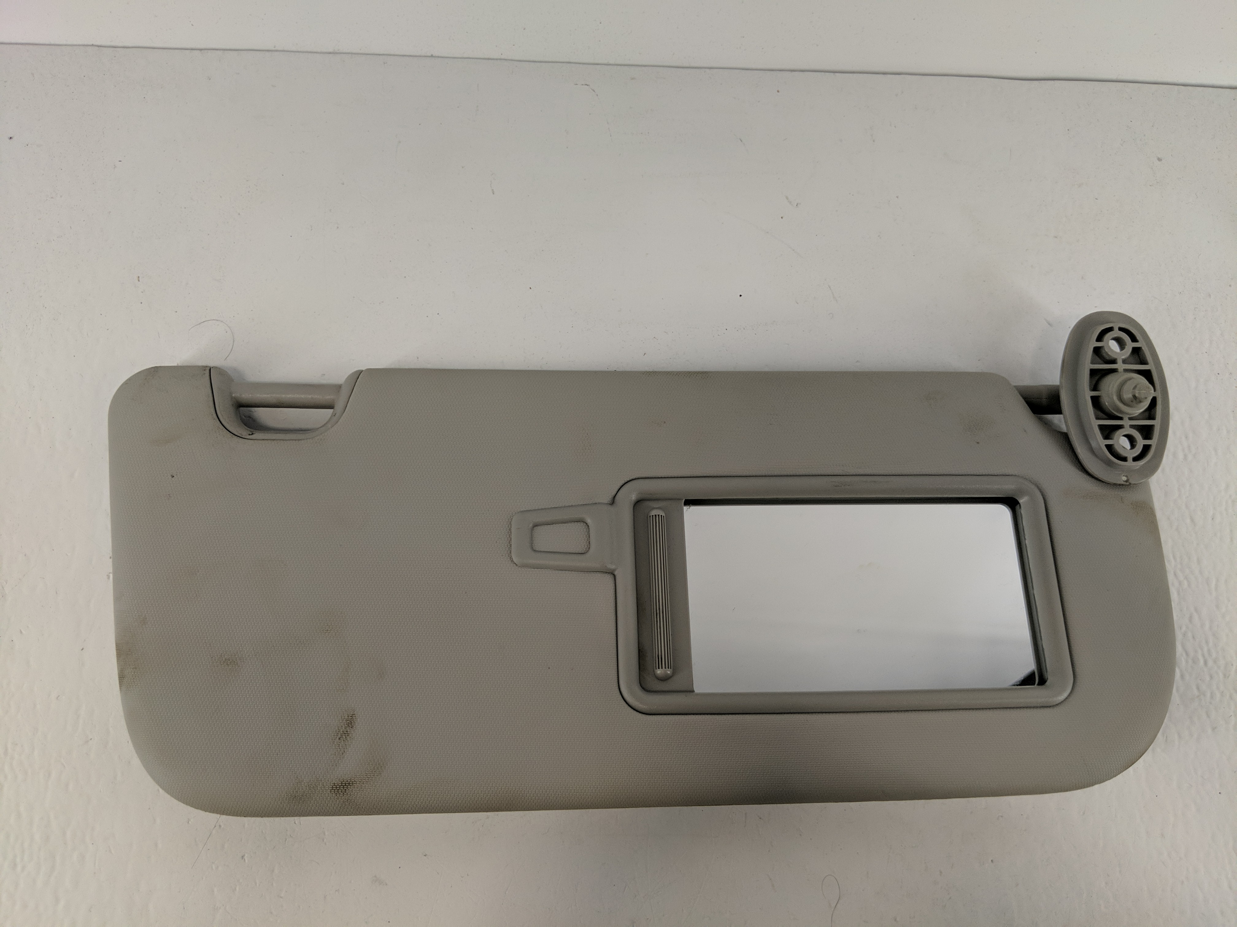 2014-2019 Kia Soul Passenger Sun Visor Mirror Right Sunvisor Pale Grey 1096276 - Oemusedautoparts1.com