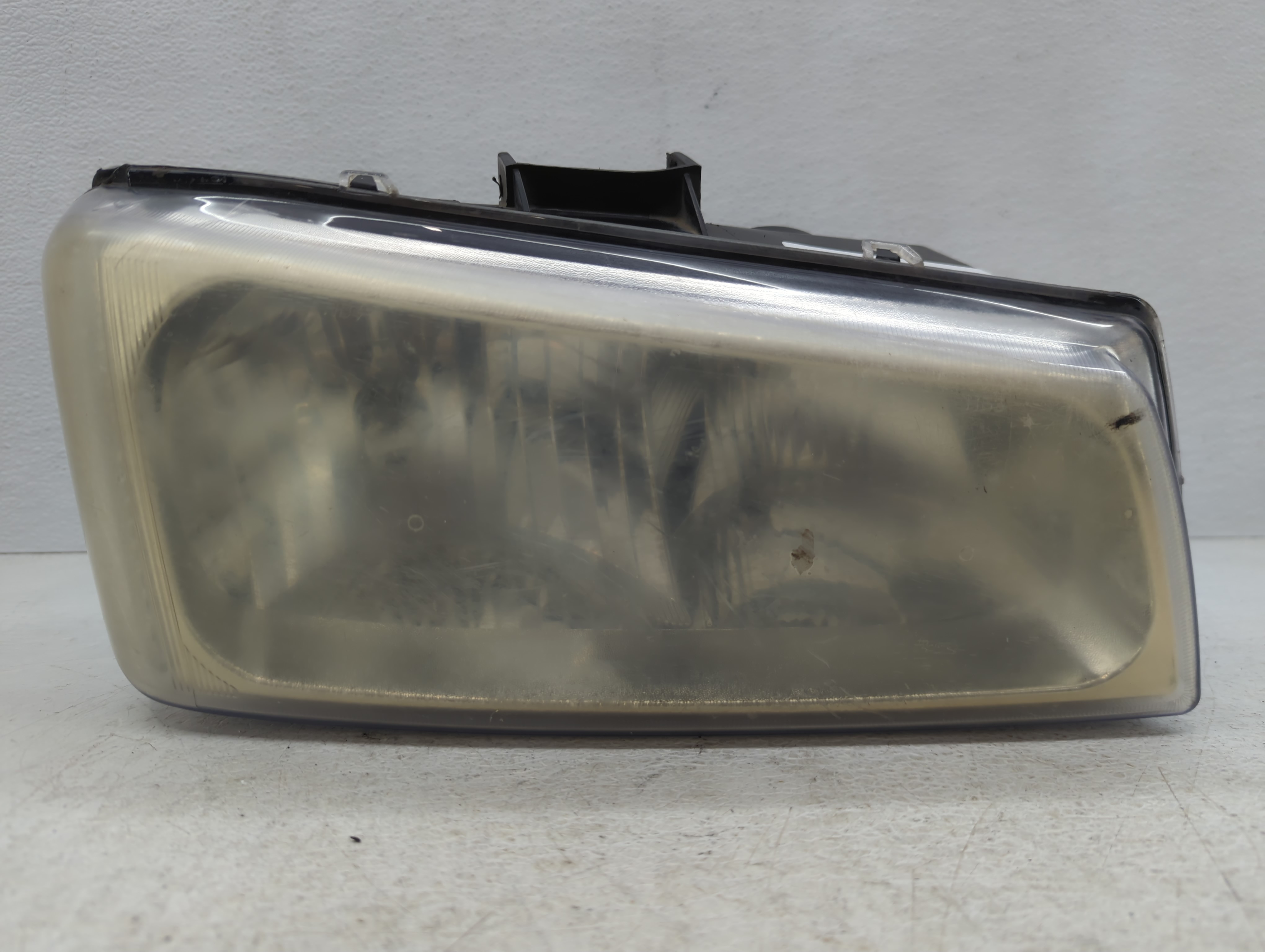 2005 Chevrolet Silverado 1500 Passenger Right Oem Head Light Headlight Lamp 1096282 - Oemusedautoparts1.com
