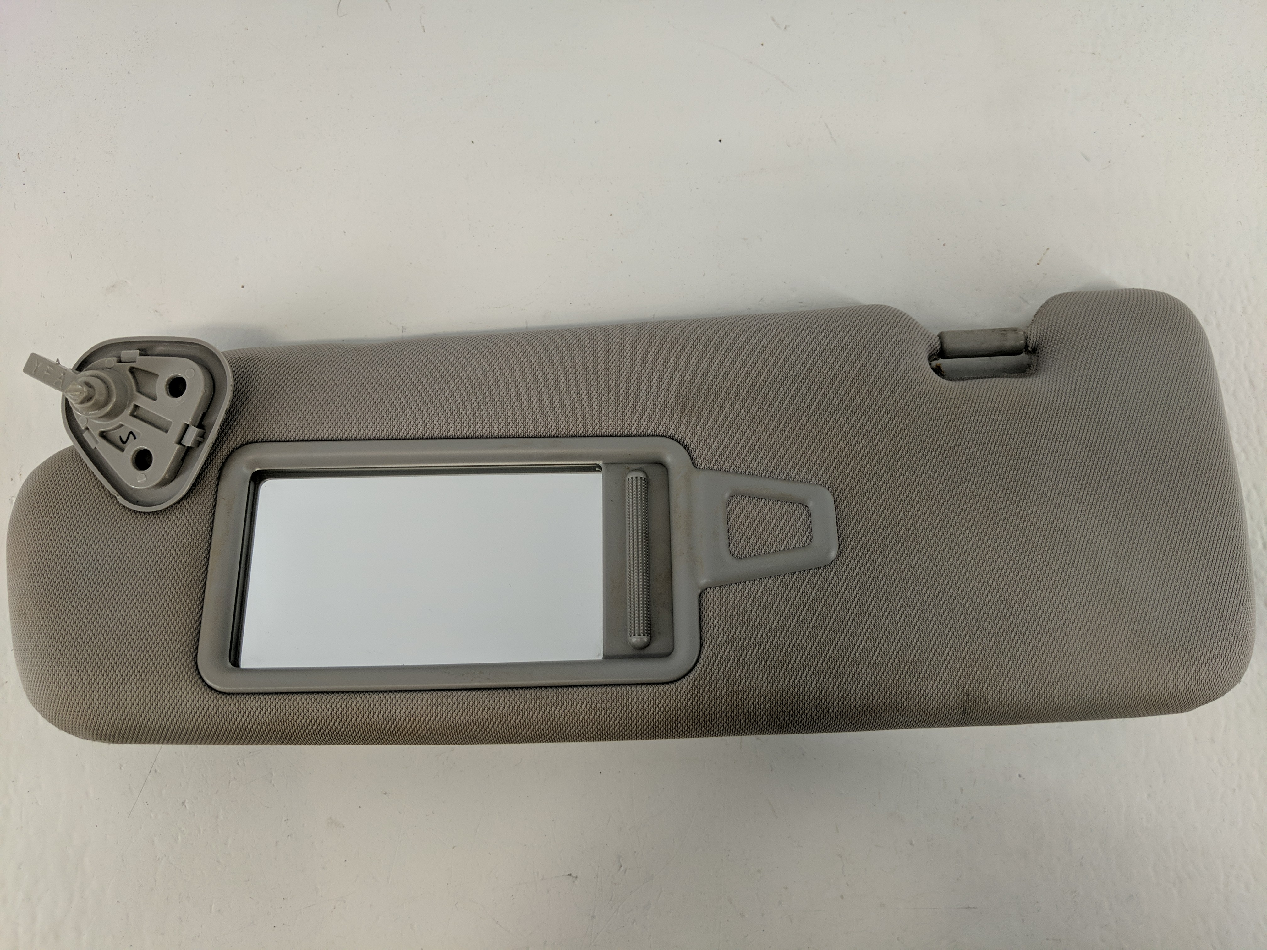 2011-2014 Hyundai Sonata Driver Sun Visor Mirror Left Sunvisor Pale Grey 1096290 - Oemusedautoparts1.com