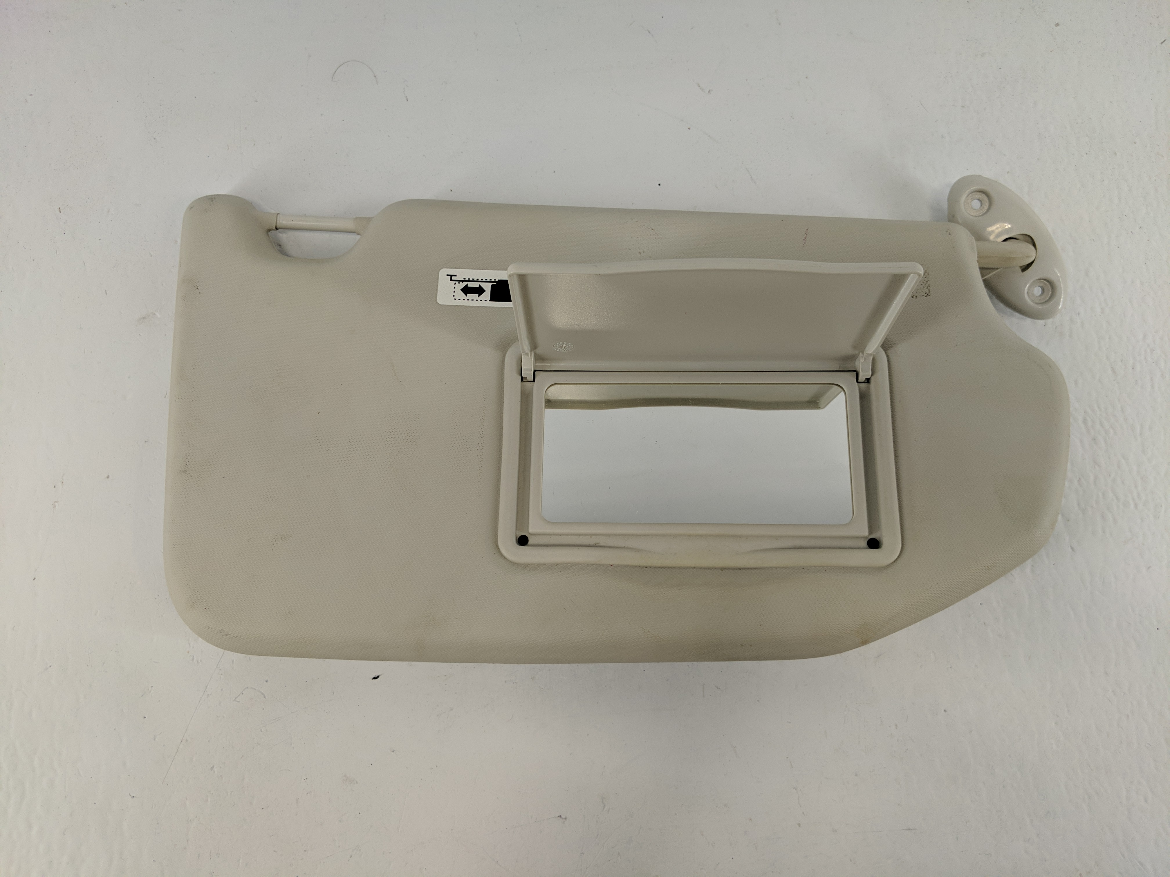 2018-2019 Ford Ecosport Passenger Sun Visor Mirror Right Sunvisor Cream 1096292 - Oemusedautoparts1.com
