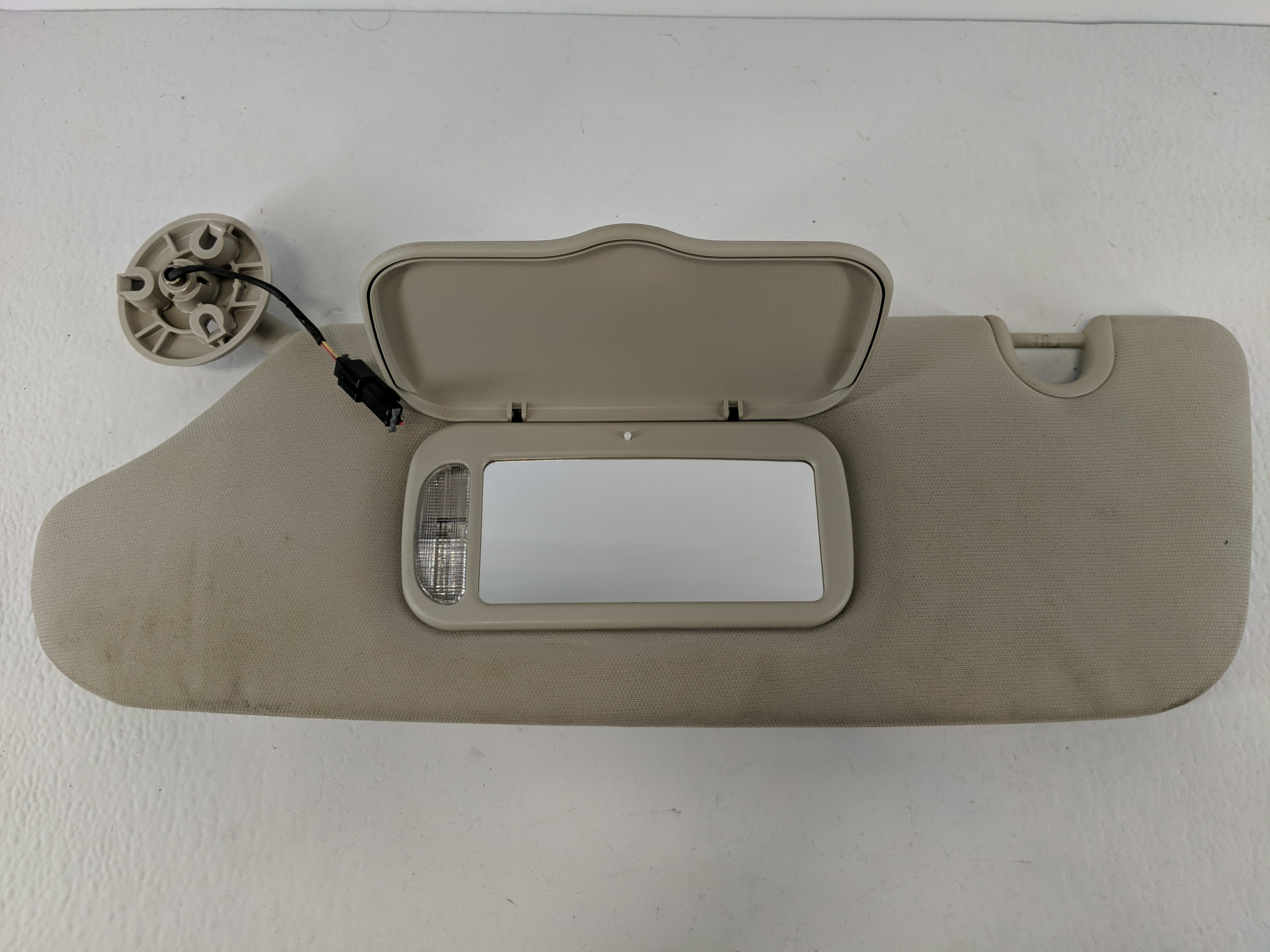 2011-2016 Chrysler Town & Country Driver Sun Visor Mirror Left Sunvisor 1096293 - Oemusedautoparts1.com