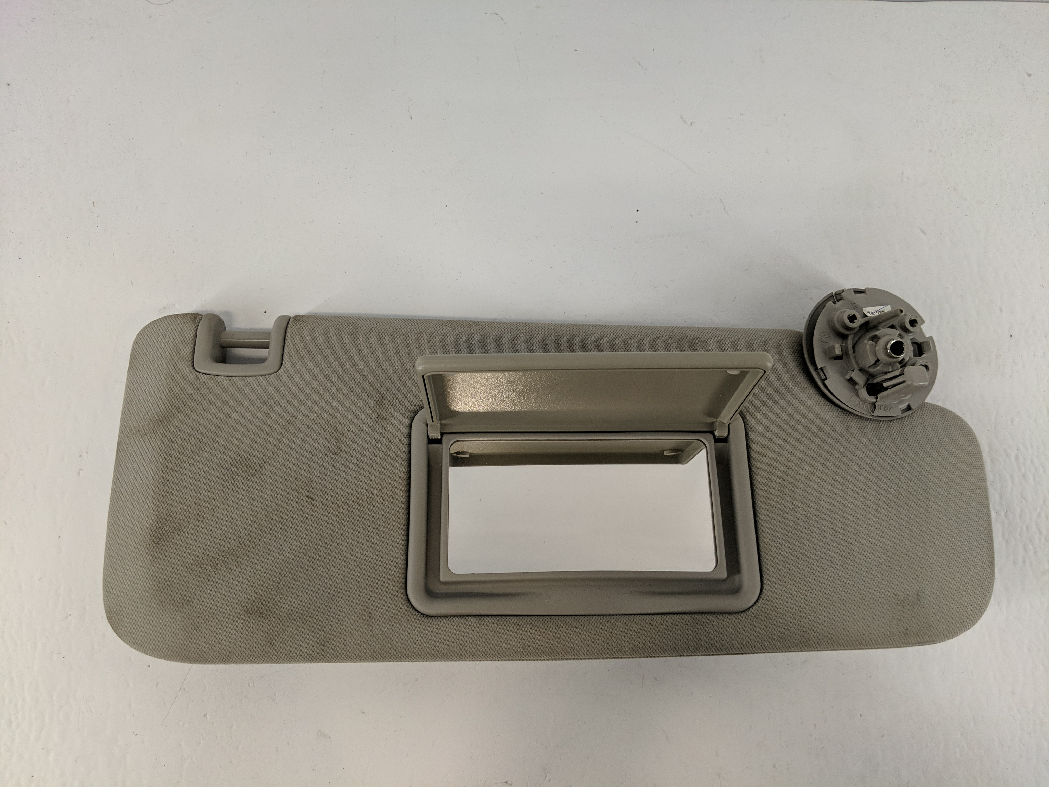 2004-2012 Chevrolet Malibu Passenger Sun Visor Mirror Right Sunvisor 1096296 - Oemusedautoparts1.com