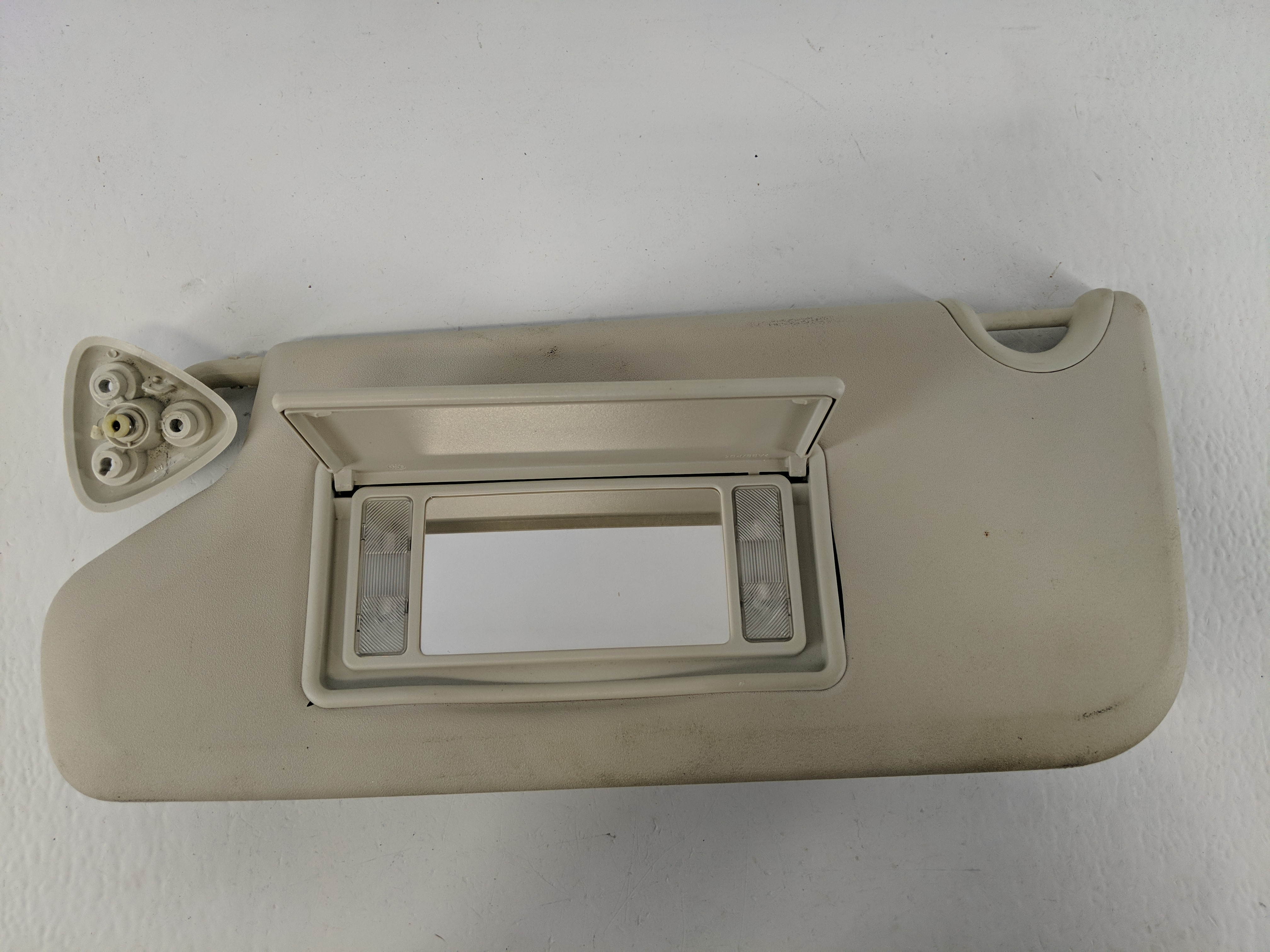 2009-2010 Dodge Journey Driver Sun Visor Mirror Left Sunvisor Cream 1096300 - Oemusedautoparts1.com