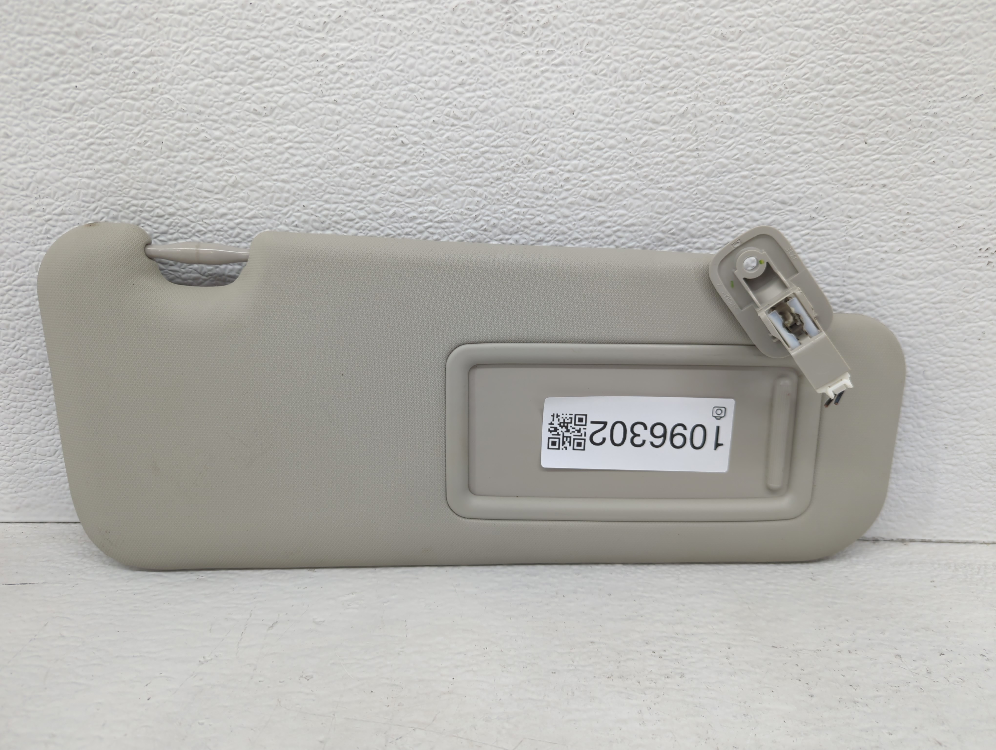 2007-2014 Cadillac Escalade Driver Sun Visor Mirror Left Sunvisor 1096302 - Oemusedautoparts1.com