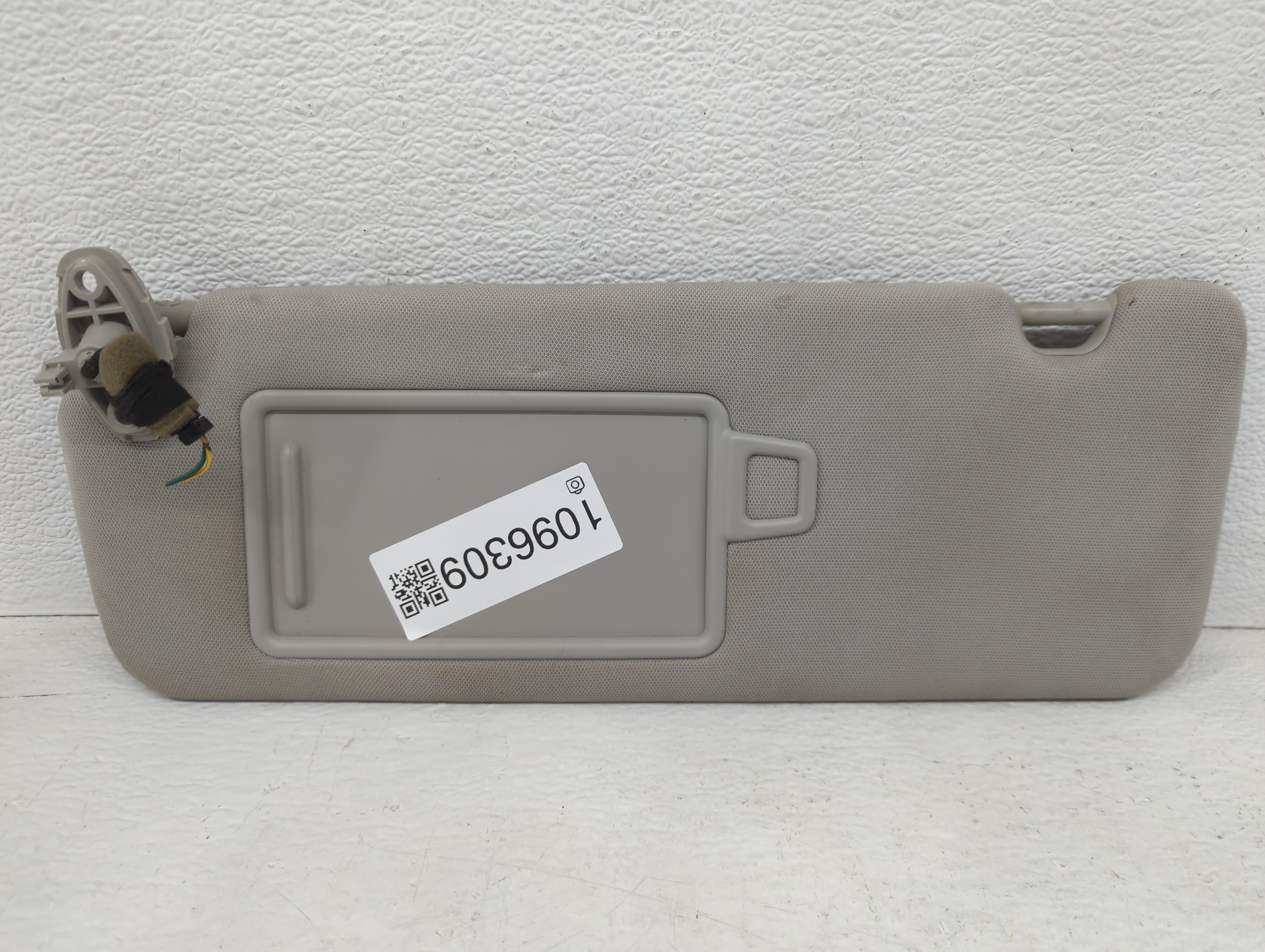 2016-2020 Kia Sorento Driver Sun Visor Mirror Left Sunvisor Grey 1096309 - Oemusedautoparts1.com