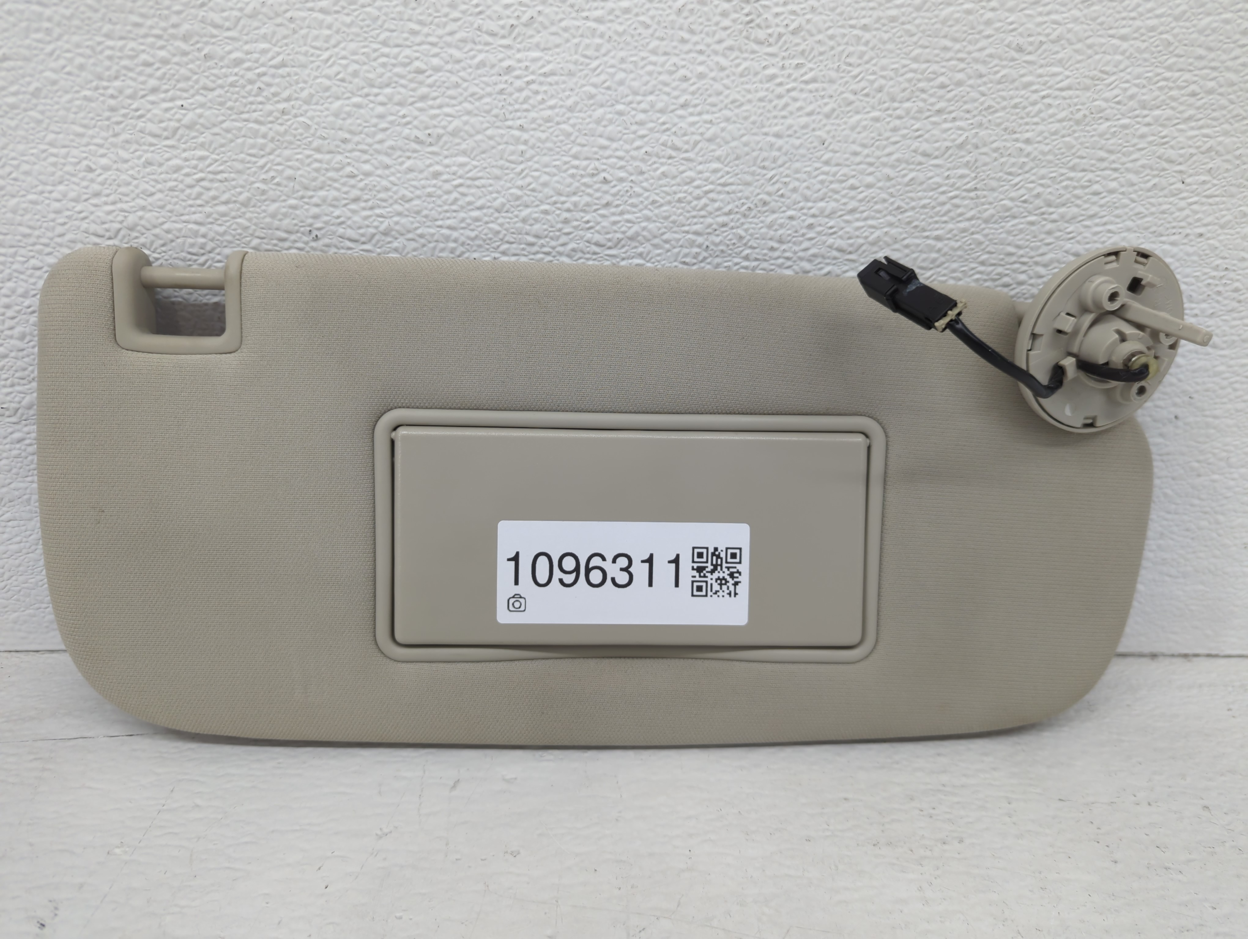 2011-2022 Dodge Durango Passenger Sun Visor Mirror Right Sunvisor Cream 1096311 - Oemusedautoparts1.com