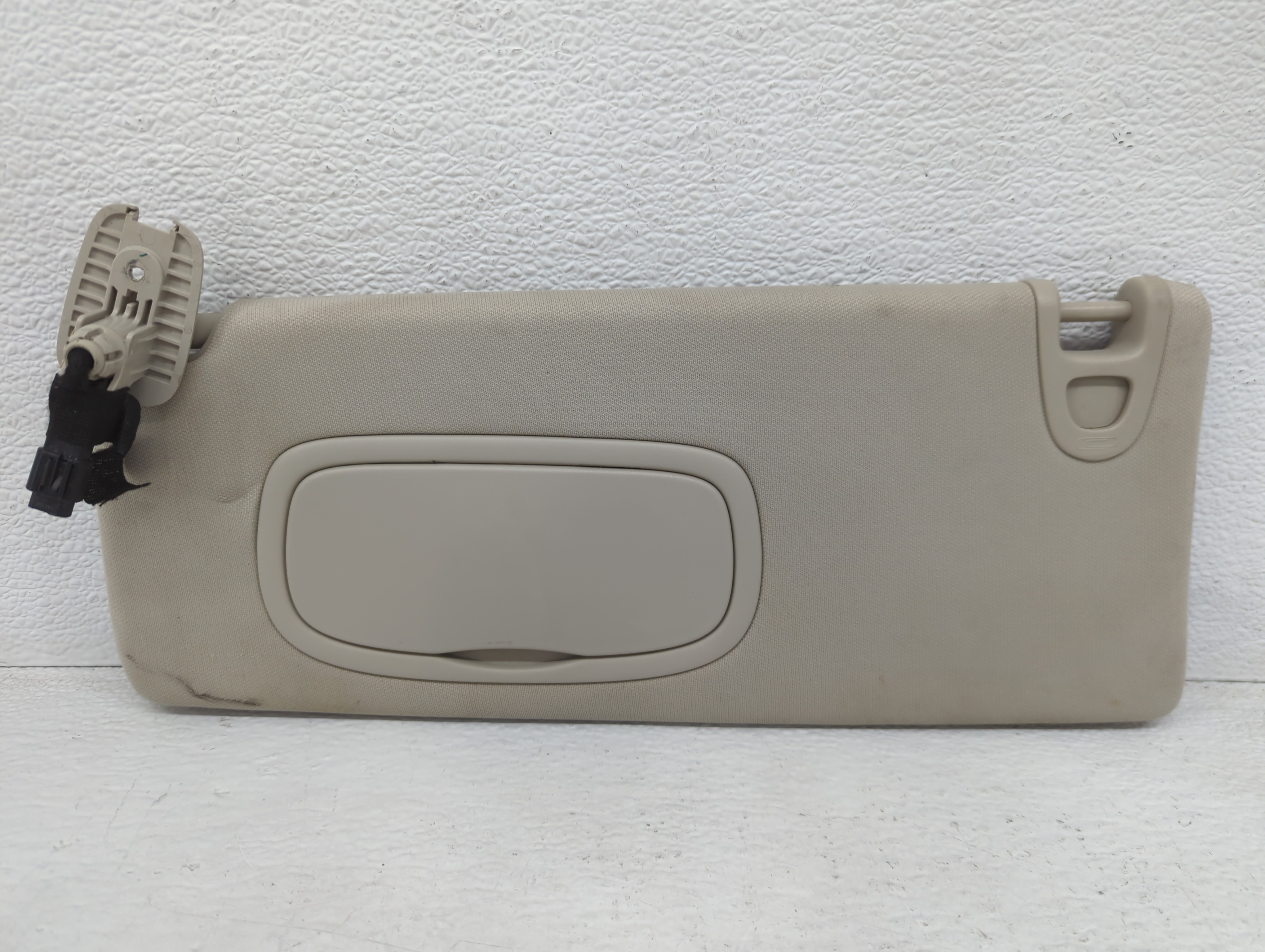 2014-2018 Jeep Cherokee Driver Sun Visor Mirror Left Sunvisor Light Gray 1096316 - Oemusedautoparts1.com