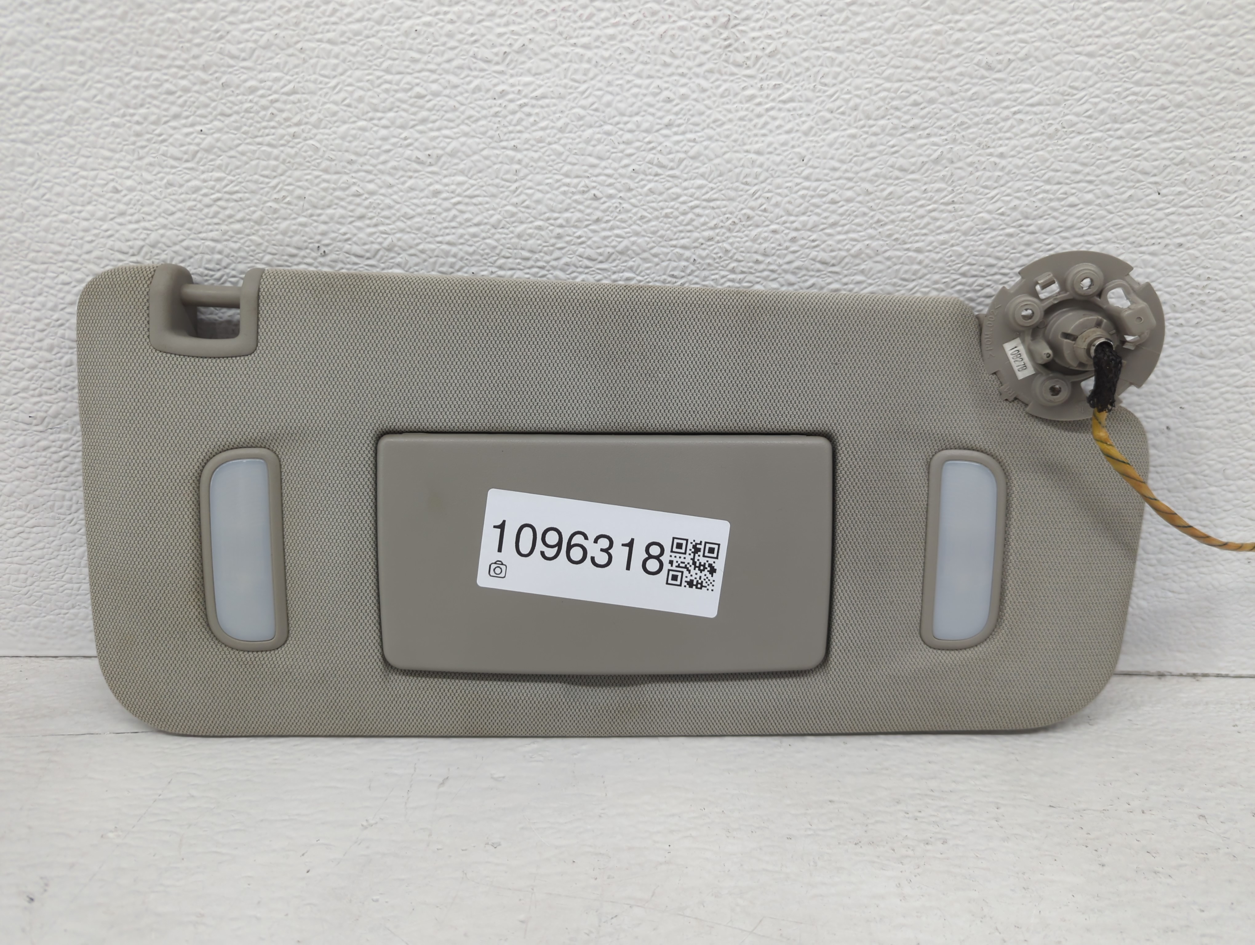 2010-2017 Chevrolet Equinox Passenger Sun Visor Mirror Right Sunvisor 1096318 - Oemusedautoparts1.com