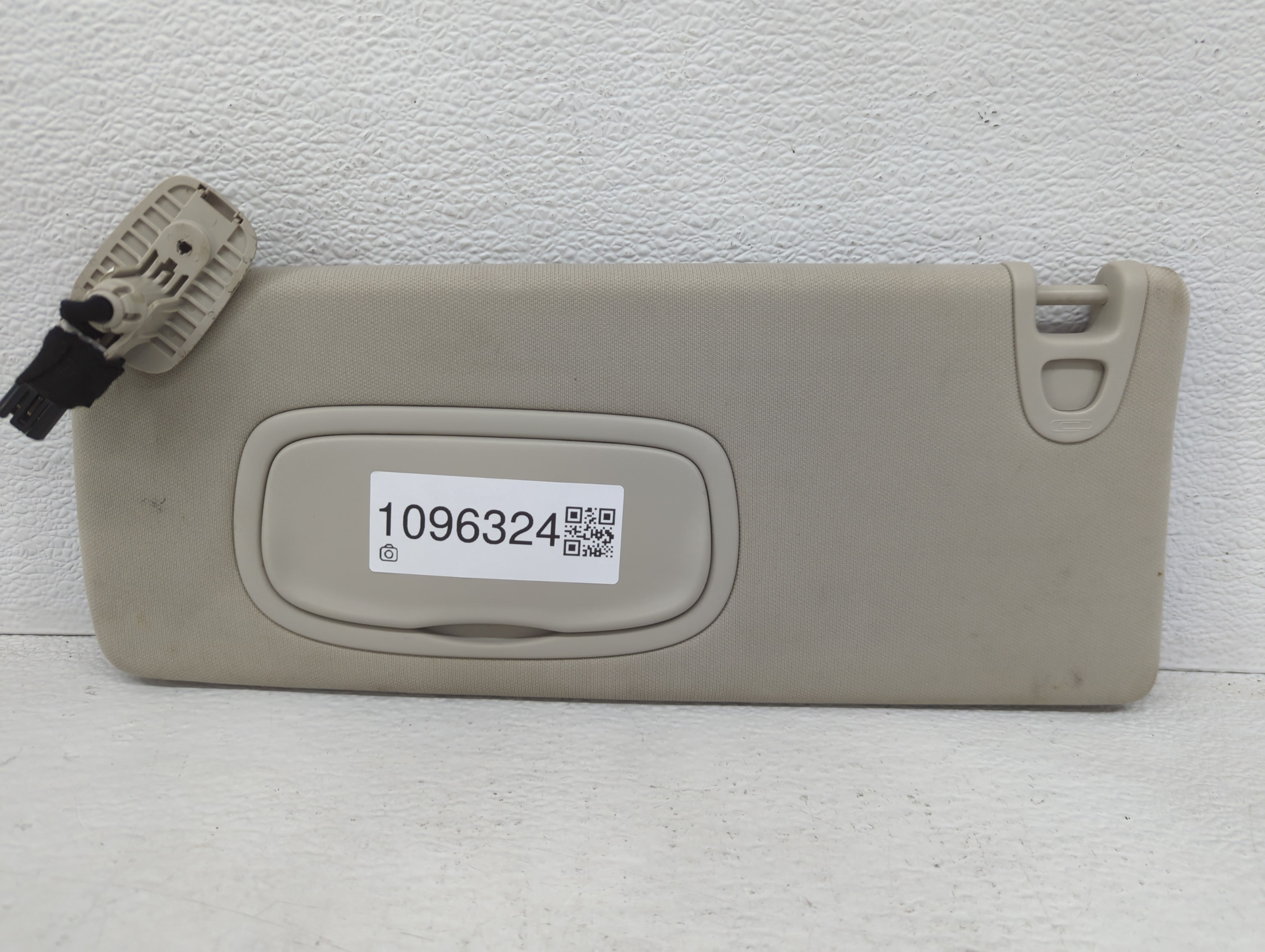 2015 Jeep Cherokee Driver Sun Visor Mirror Left Sunvisor Grey 1096324 - Oemusedautoparts1.com