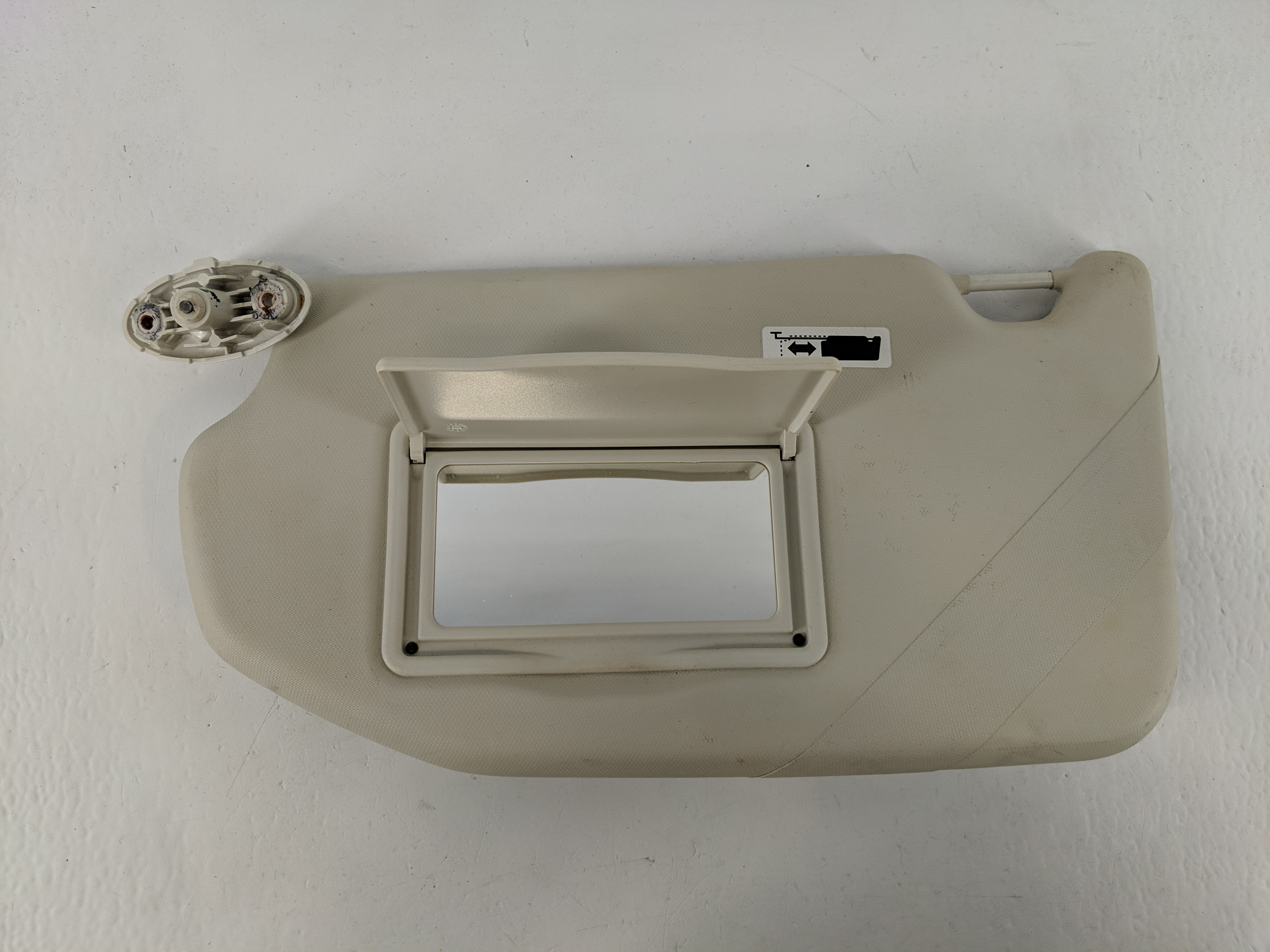 2018-2020 Ford Ecosport Driver Sun Visor Mirror Left Sunvisor Cream 1096332 - Oemusedautoparts1.com