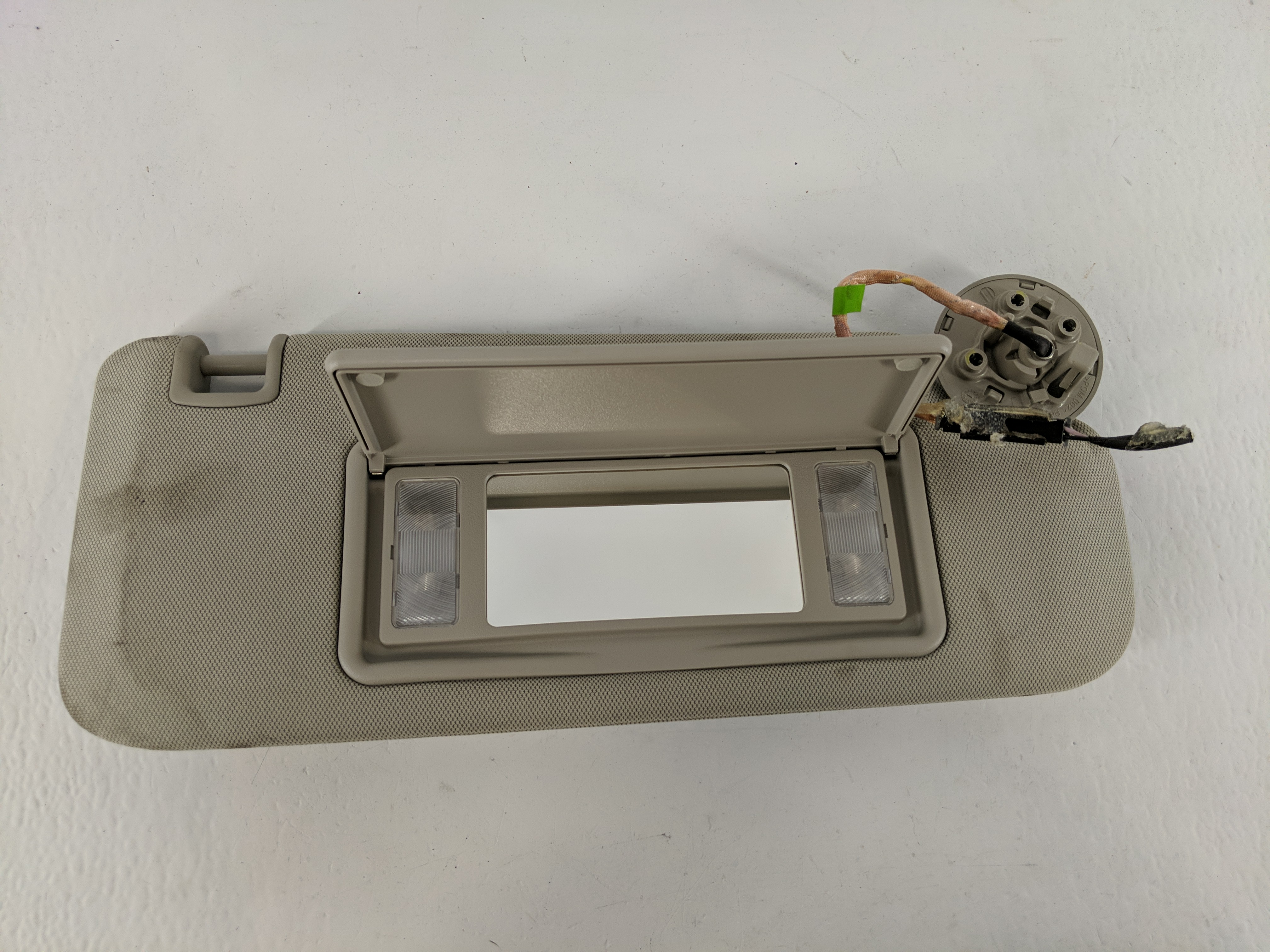 2016-2020 Buick Envision Passenger Sun Visor Mirror Right Sunvisor Beige 1096333 - Oemusedautoparts1.com