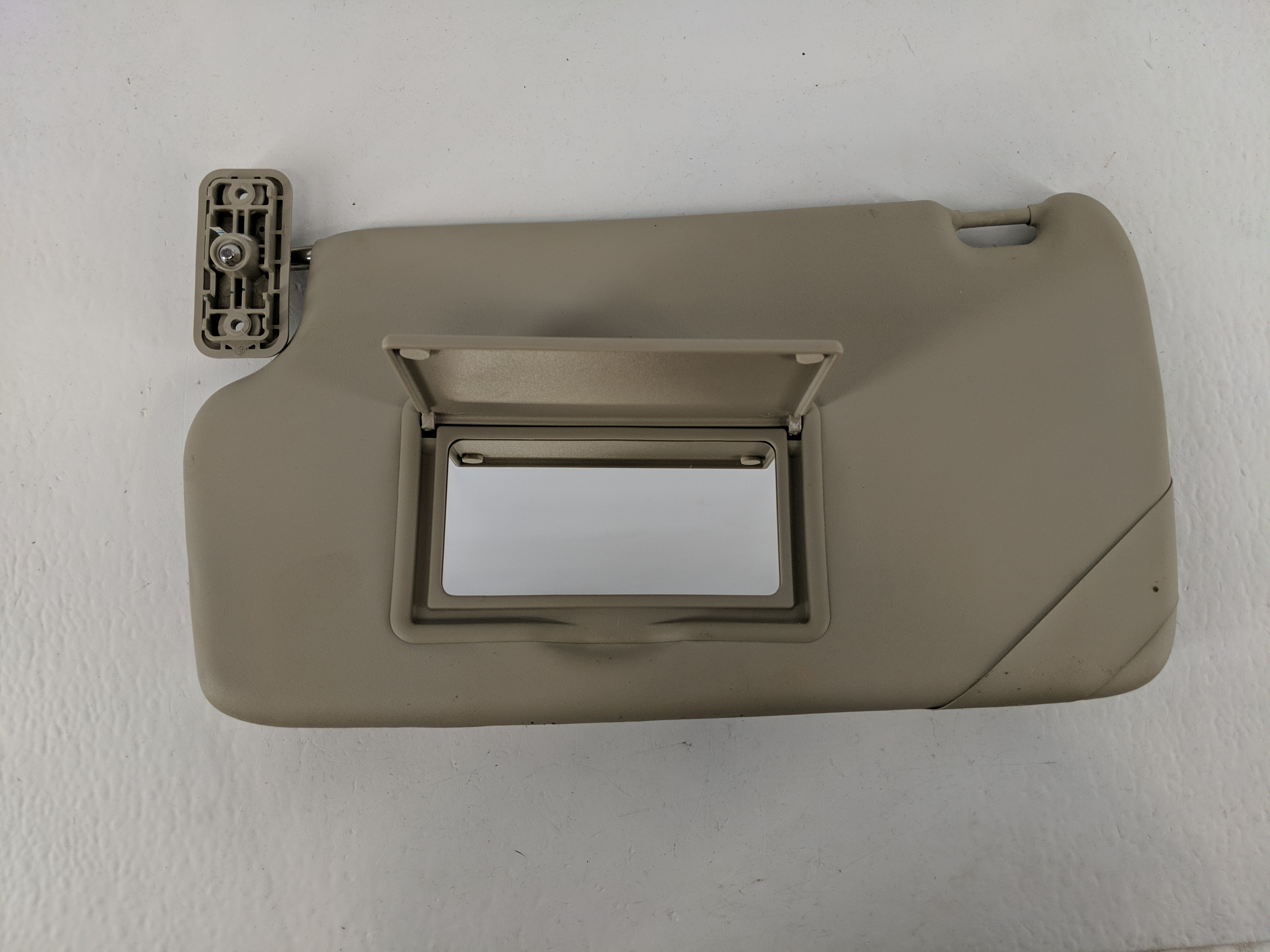 2011-2019 Ford Fiesta Driver Sun Visor Mirror Left Sunvisor Light Tan 1096335 - Oemusedautoparts1.com
