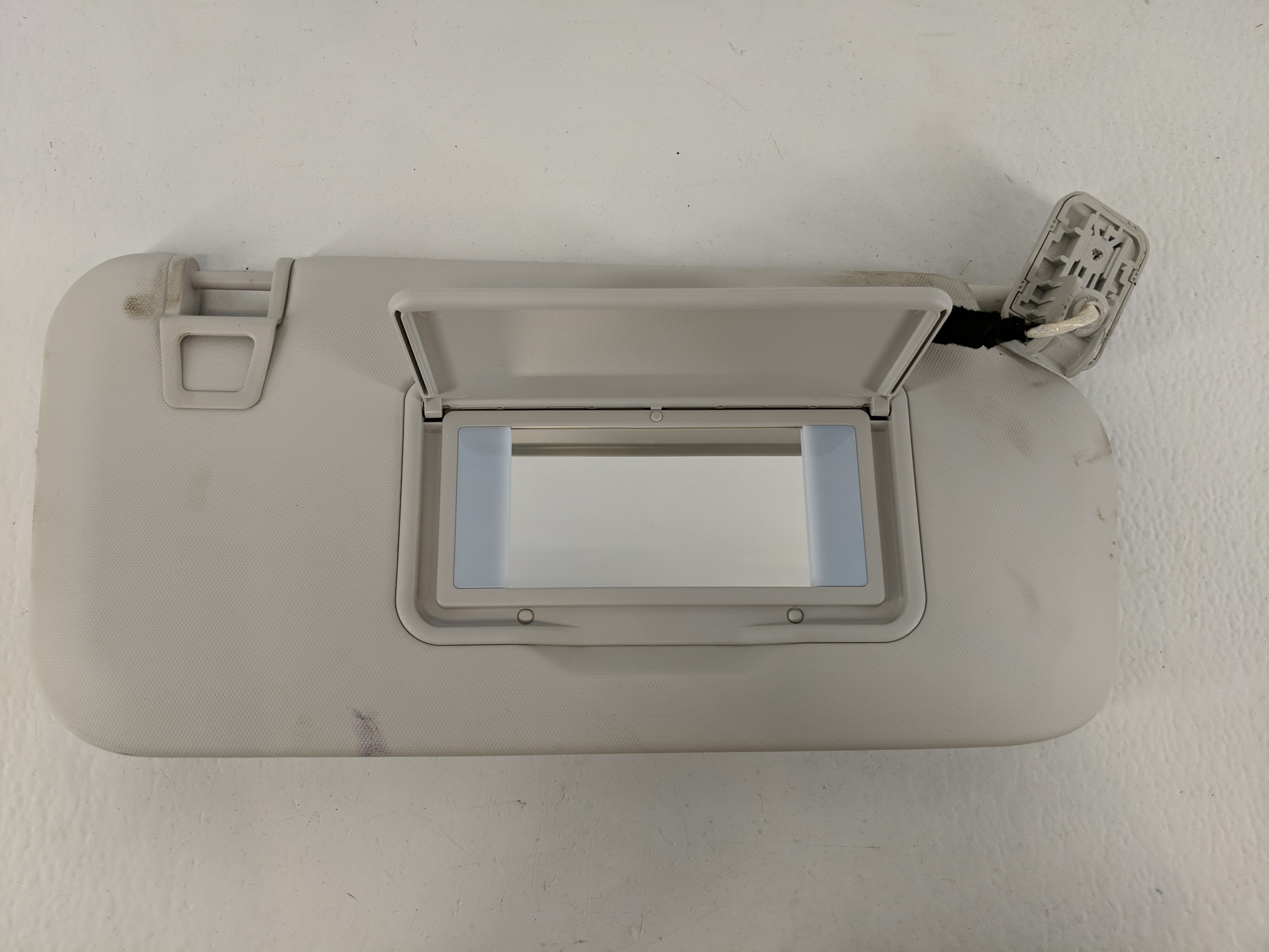 2021-2022 Ford Escape Passenger Sun Visor Mirror Right Sunvisor Ivory 1096336 - Oemusedautoparts1.com