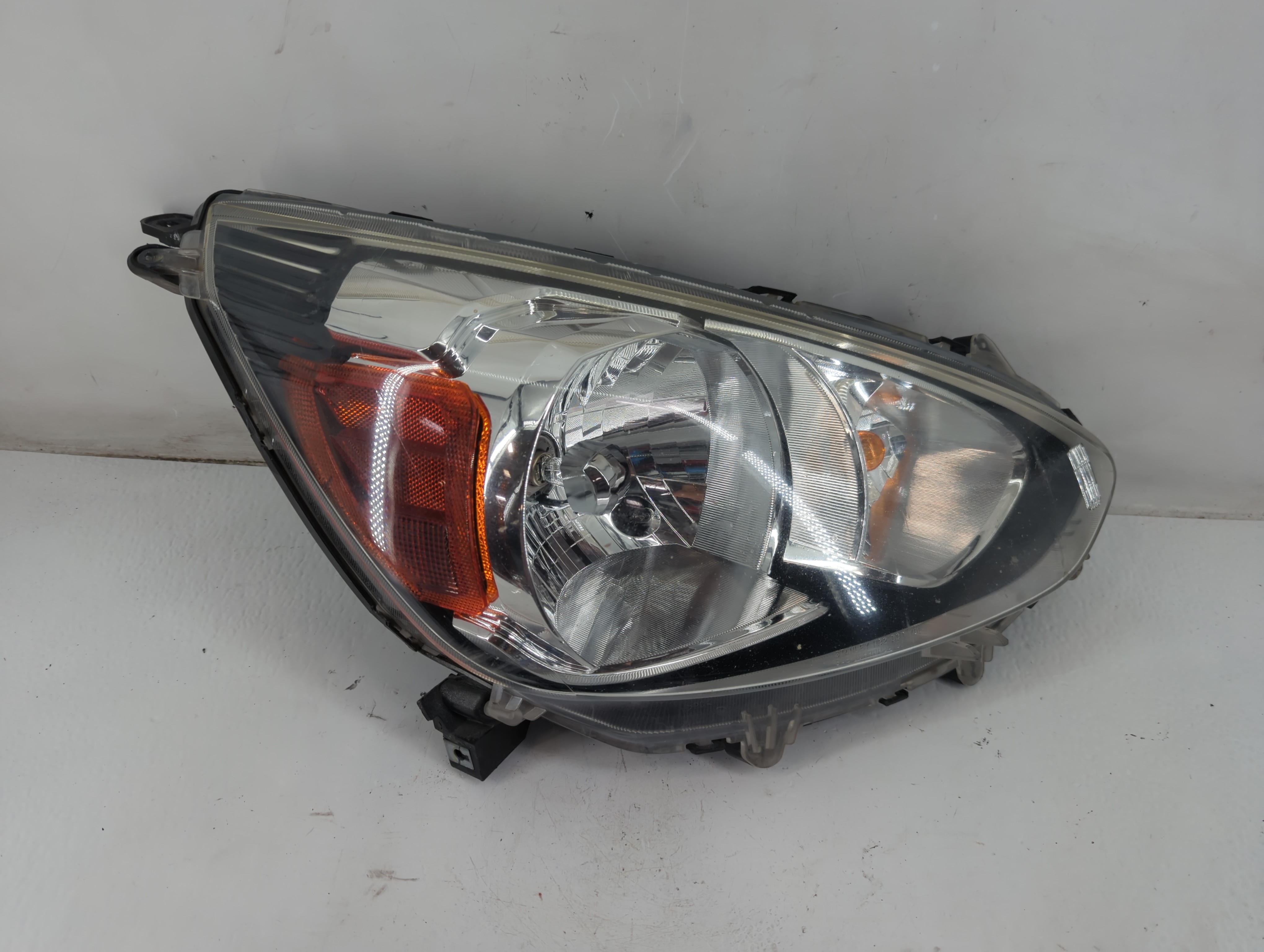 2014 Mitsubishi Mirage Passenger Right Oem Head Light Headlight Lamp 1096364 - Oemusedautoparts1.com