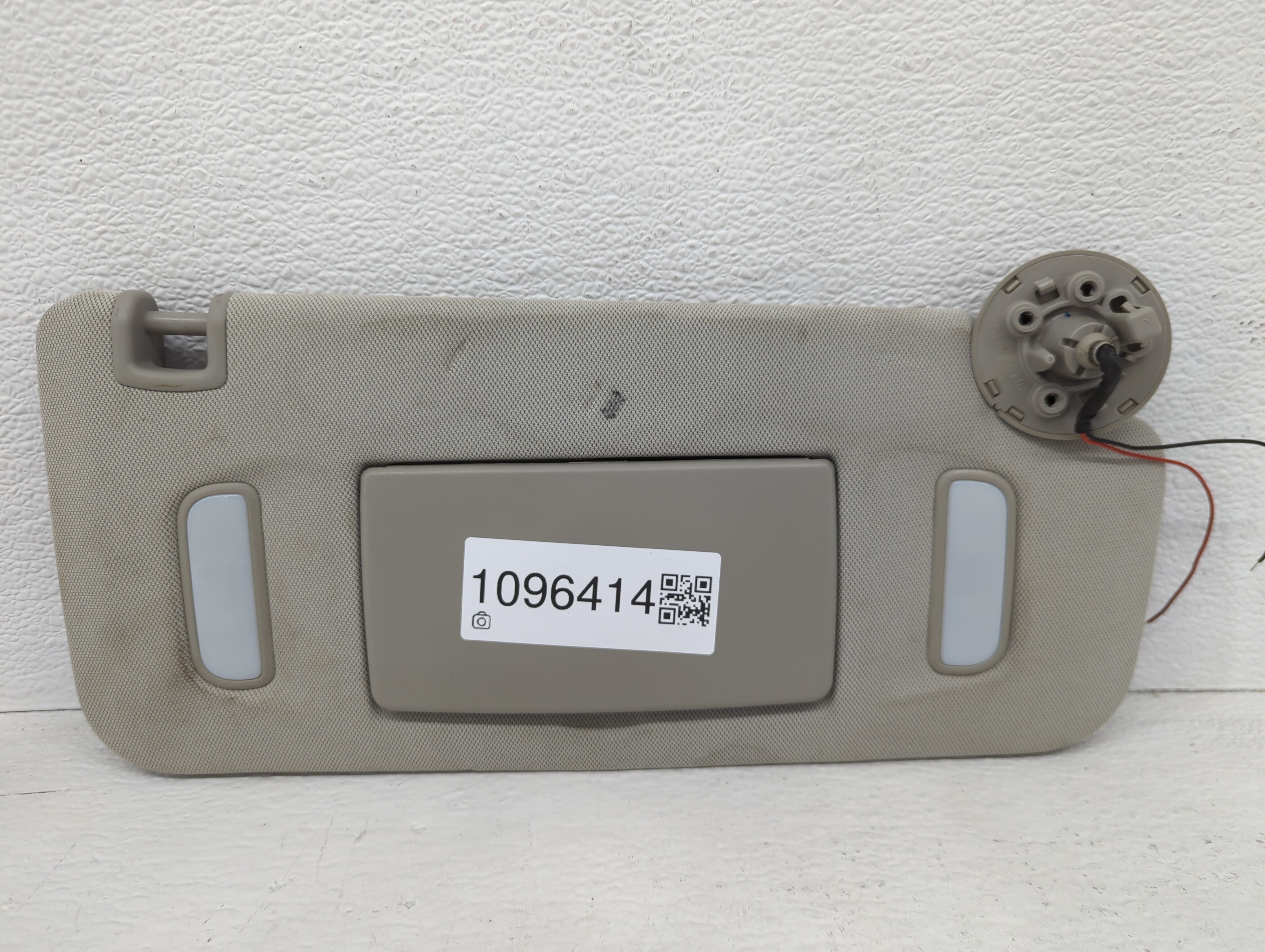 2010-2017 Chevrolet Equinox Passenger Sun Visor Mirror Right Sunvisor 1096414 - Oemusedautoparts1.com