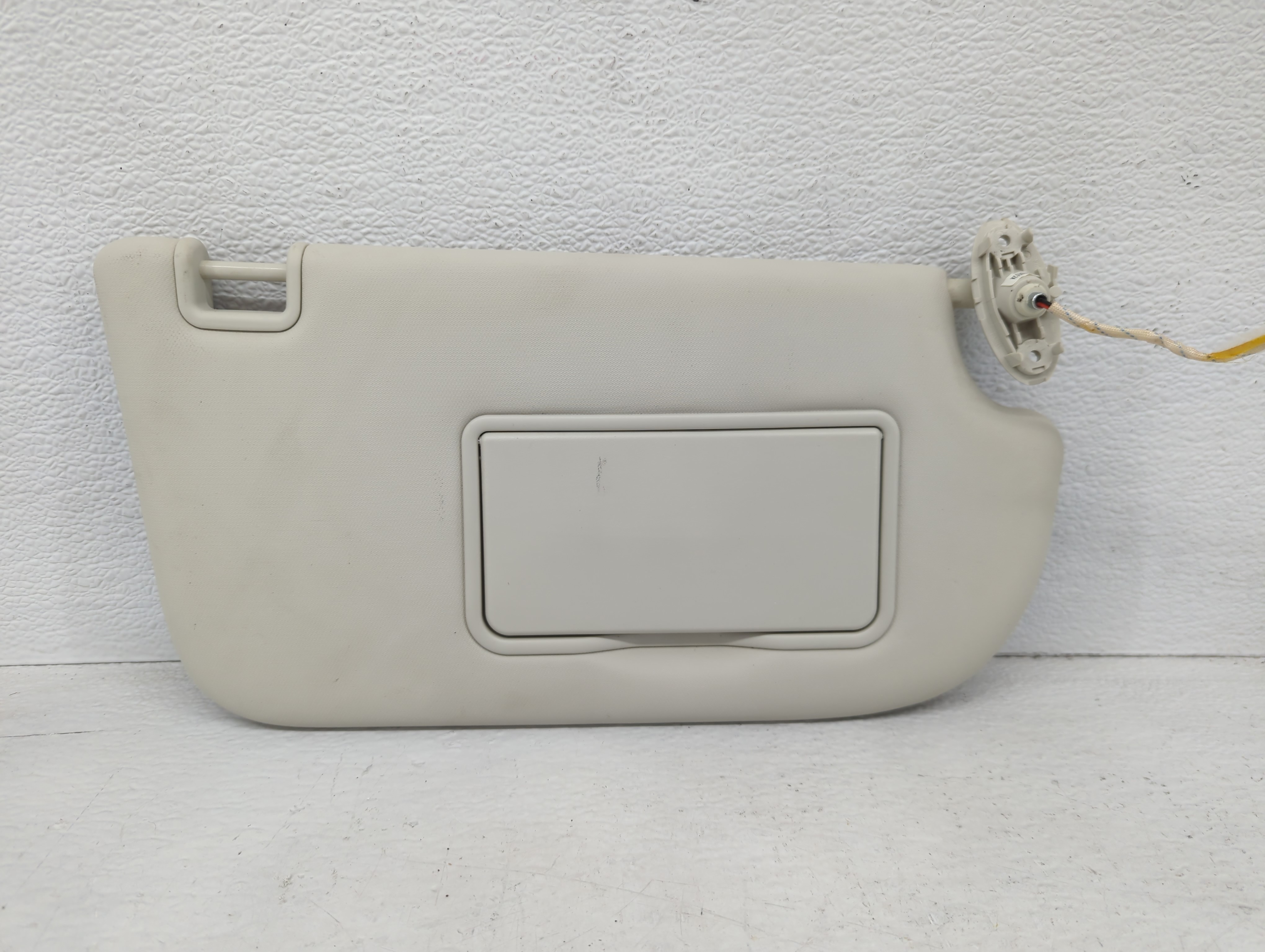 2008-2011 Cadillac Dts Passenger Sun Visor Mirror Right Sunvisor Ivory 1096415 - Oemusedautoparts1.com