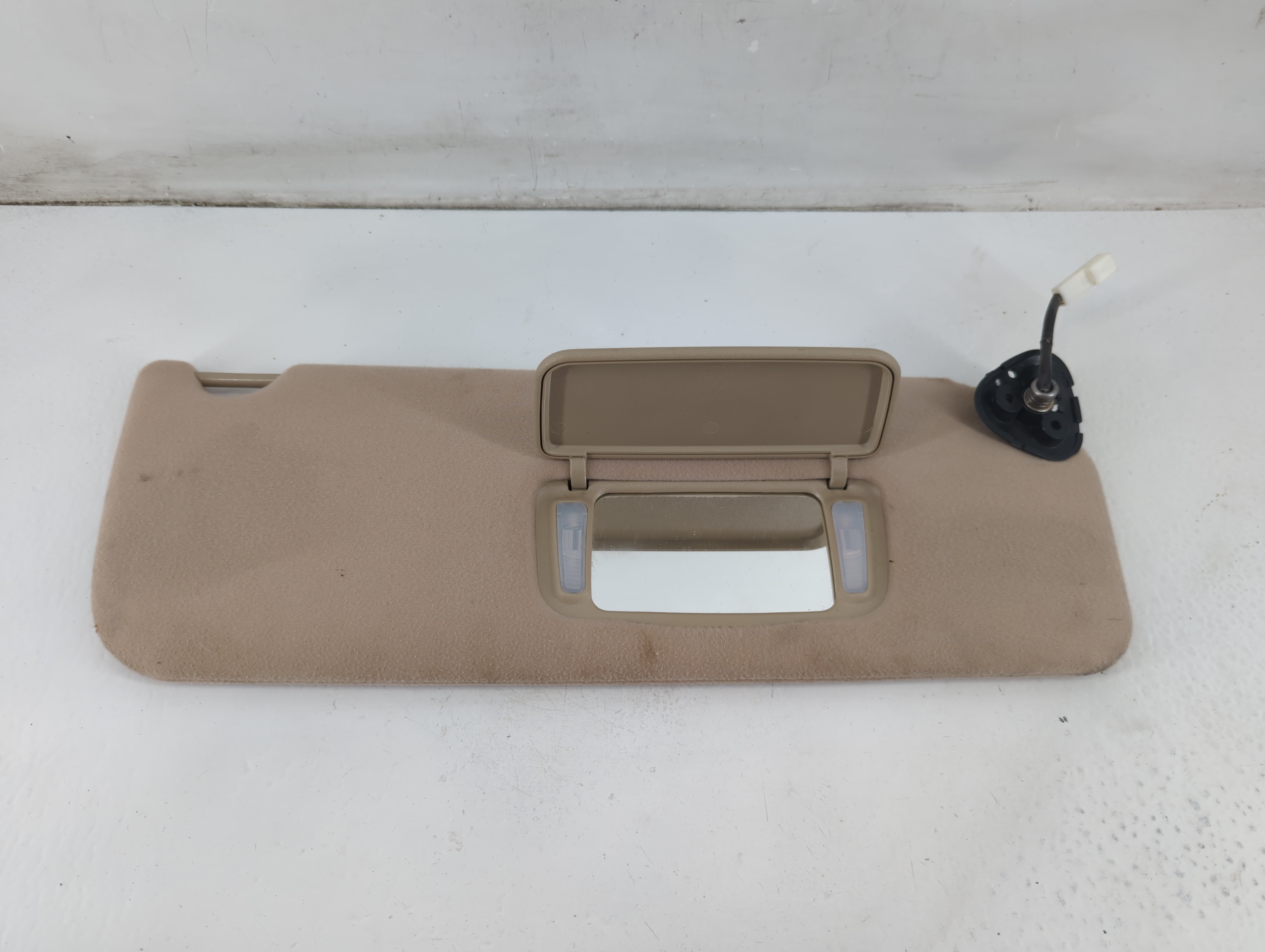 2005-2010 Toyota Sienna Passenger Sun Visor Mirror Right Sunvisor Beige 1096419 - Oemusedautoparts1.com