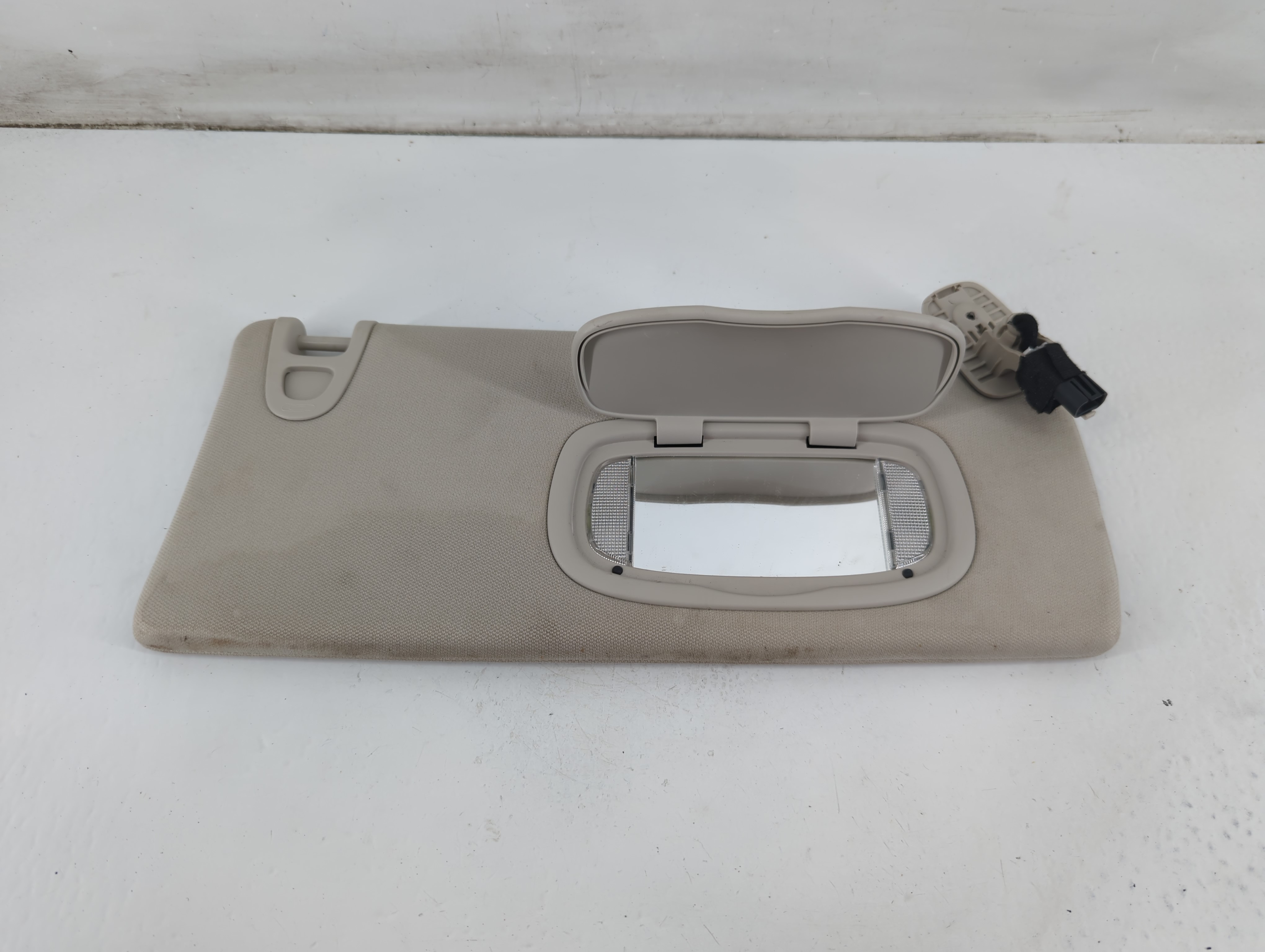 2014-2018 Jeep Cherokee Passenger Sun Visor Mirror Right Sunvisor Grey 1096420 - Oemusedautoparts1.com