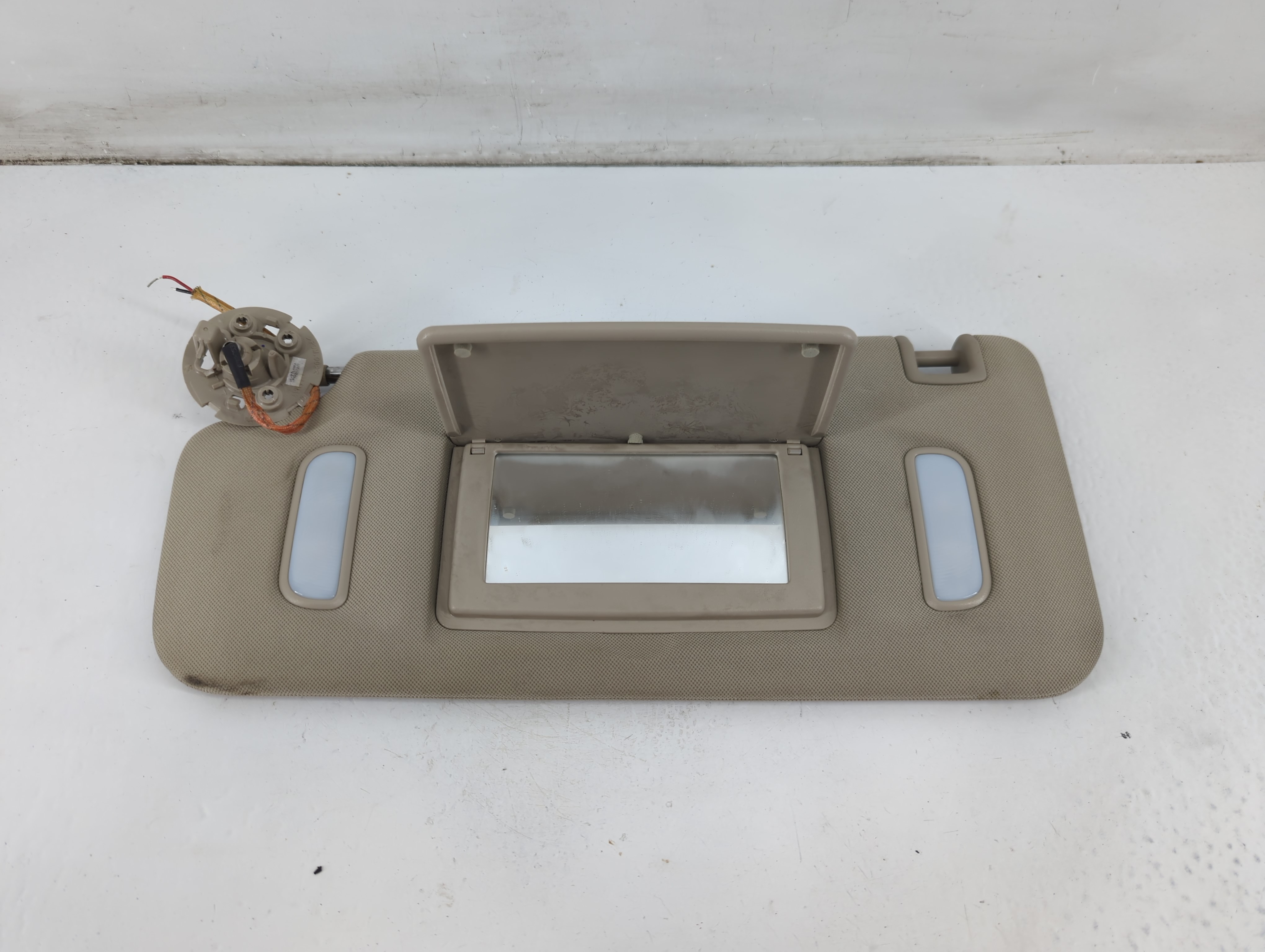 Picture of 2008-2017 Buick Enclave Driver Sun Visor Mirror Left Sunvisor 1096423