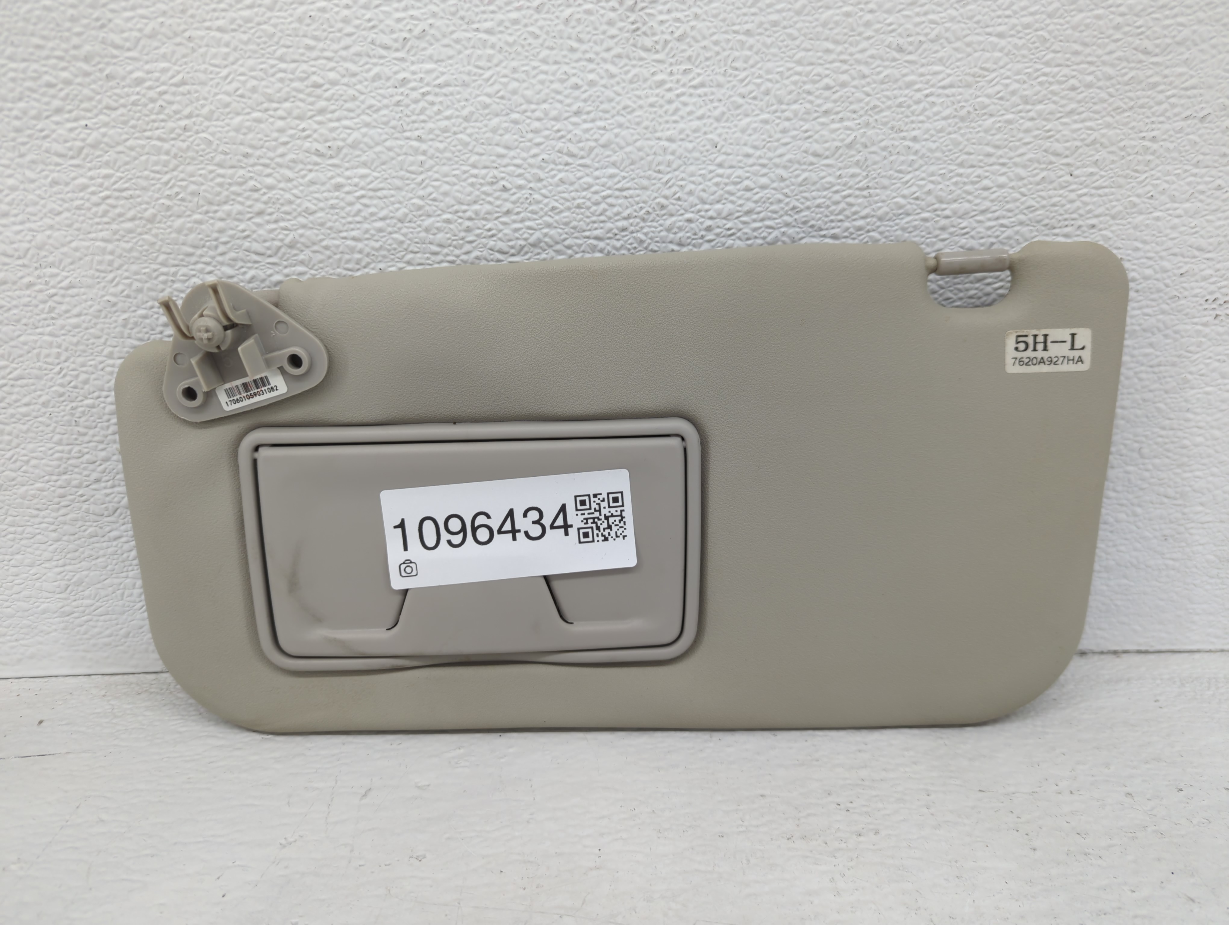 2014-2014 Mitsubishi Mirage Driver Sun Visor Mirror Left Sunvisor Grey 1096434 - Oemusedautoparts1.com