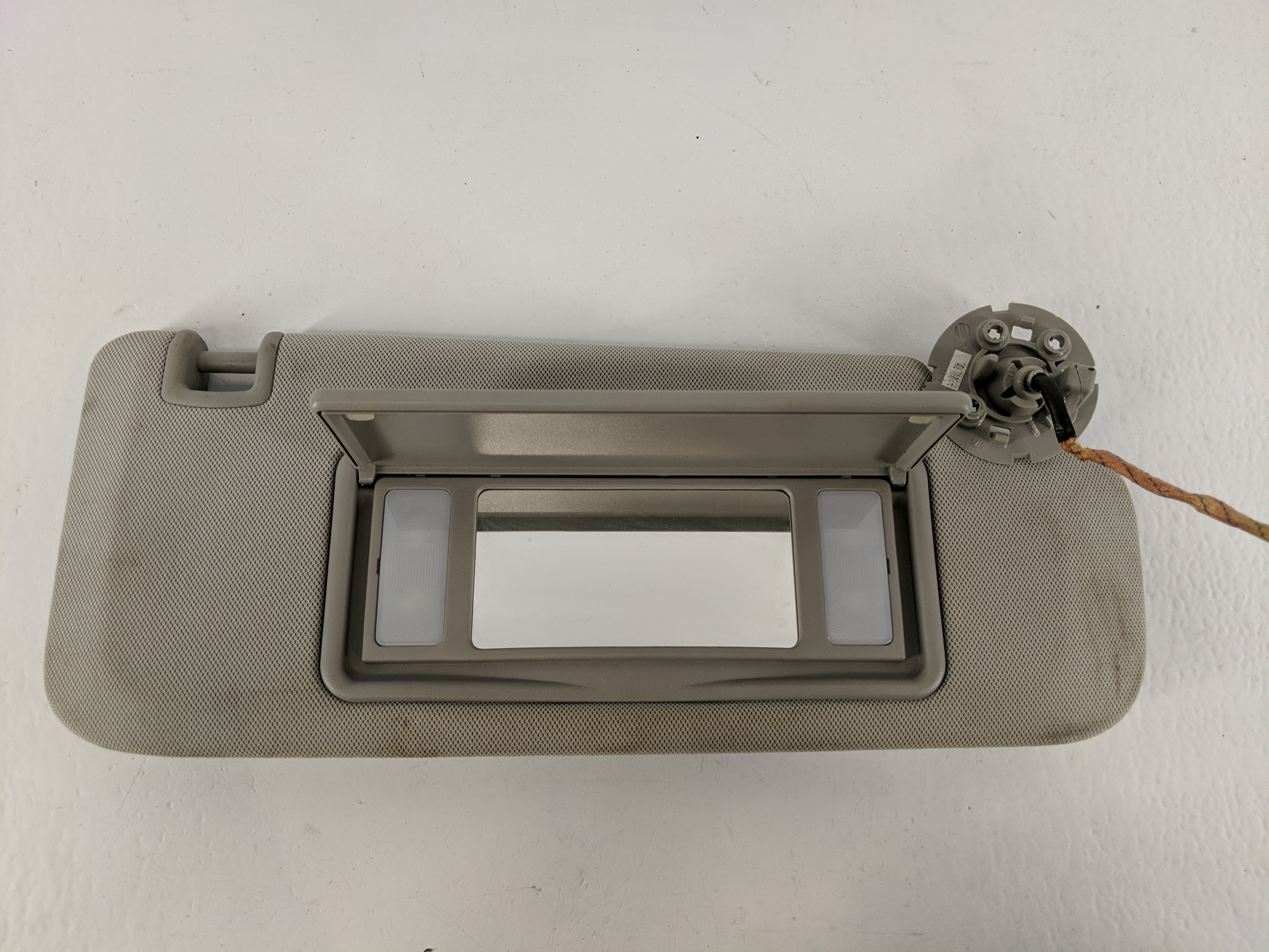 2013-2016 Chevrolet Malibu Passenger Sun Visor Mirror Right Sunvisor 1096447 - Oemusedautoparts1.com