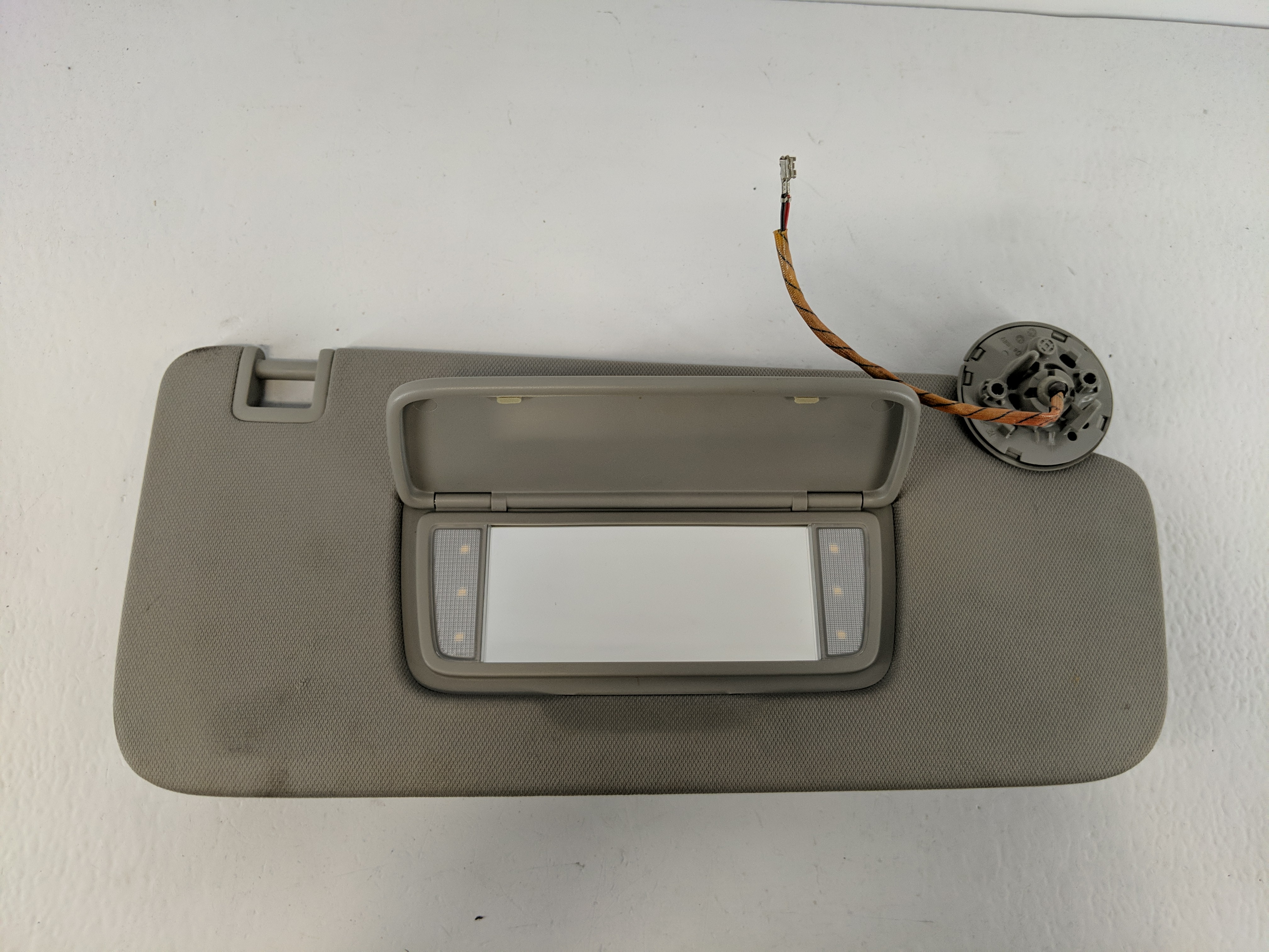 2018-2020 Buick Enclave Driver Sun Visor Mirror Left Sunvisor Grey 1096450 - Oemusedautoparts1.com