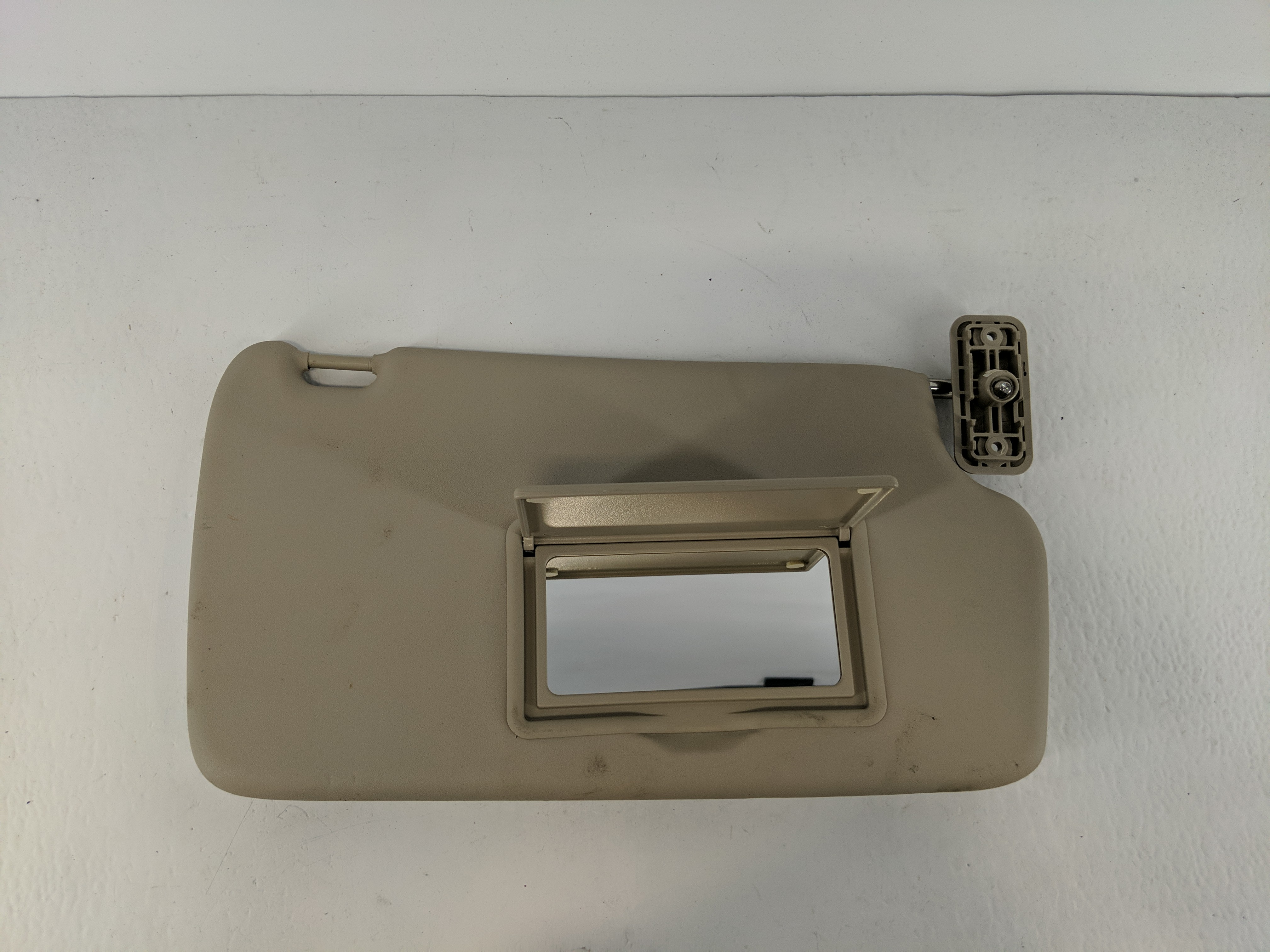 2011-2019 Ford Fiesta Passenger Sun Visor Mirror Right Sunvisor 1096457 - Oemusedautoparts1.com