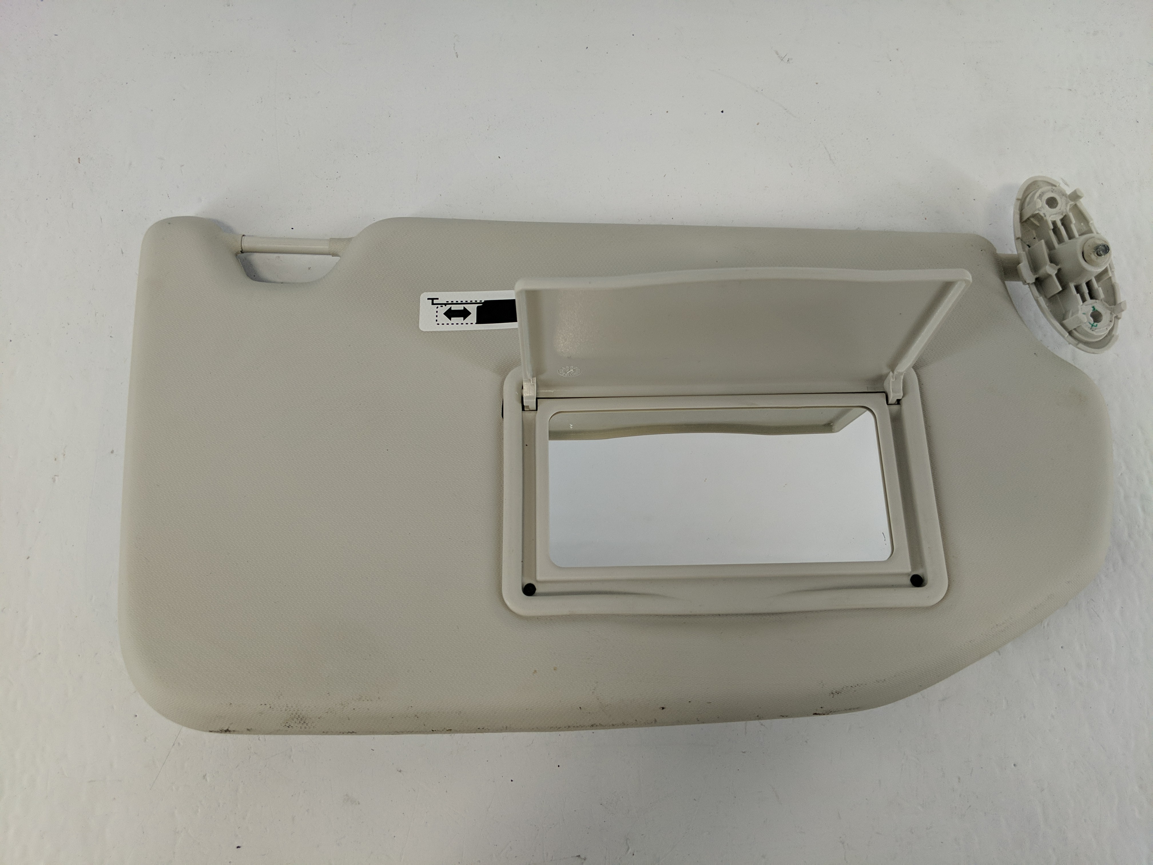 2018-2019 Ford Ecosport Passenger Sun Visor Mirror Right Sunvisor Cream 1096463 - Oemusedautoparts1.com