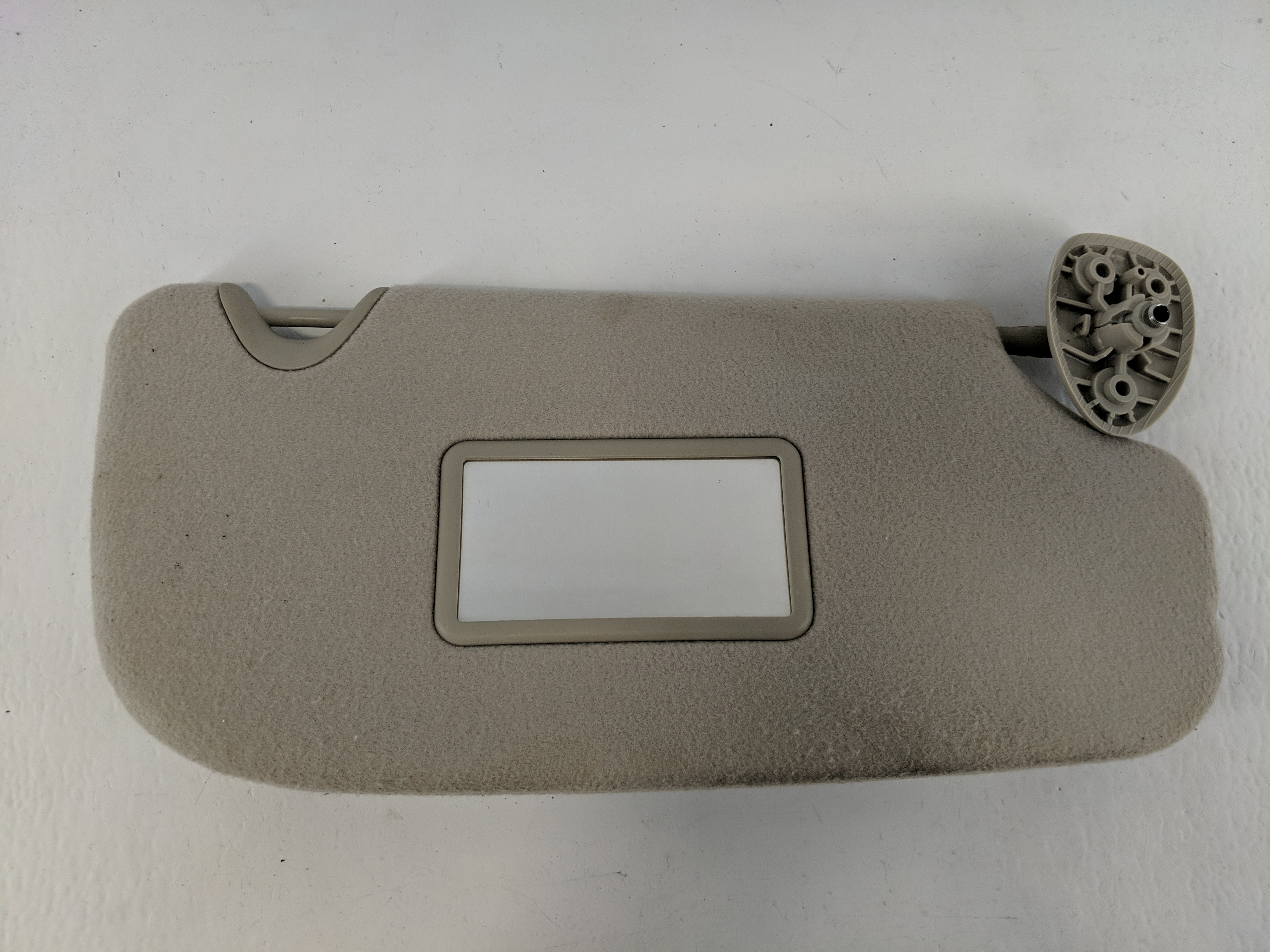 2009-2010 Pontiac Vibe Passenger Sun Visor Mirror Right Sunvisor Beige 1096512 - Oemusedautoparts1.com