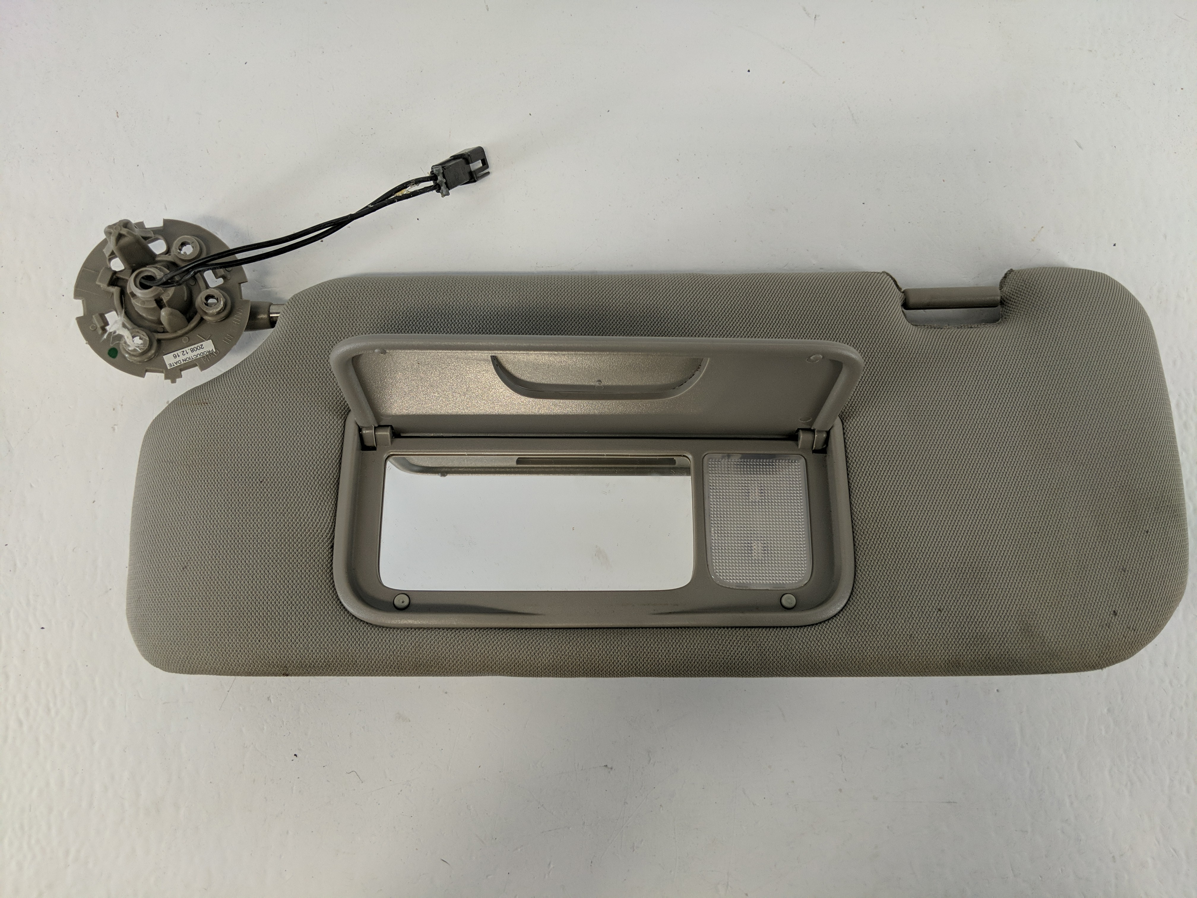 2008-2010 Saturn Vue Driver Sun Visor Mirror Left Sunvisor Grey 1096515 - Oemusedautoparts1.com