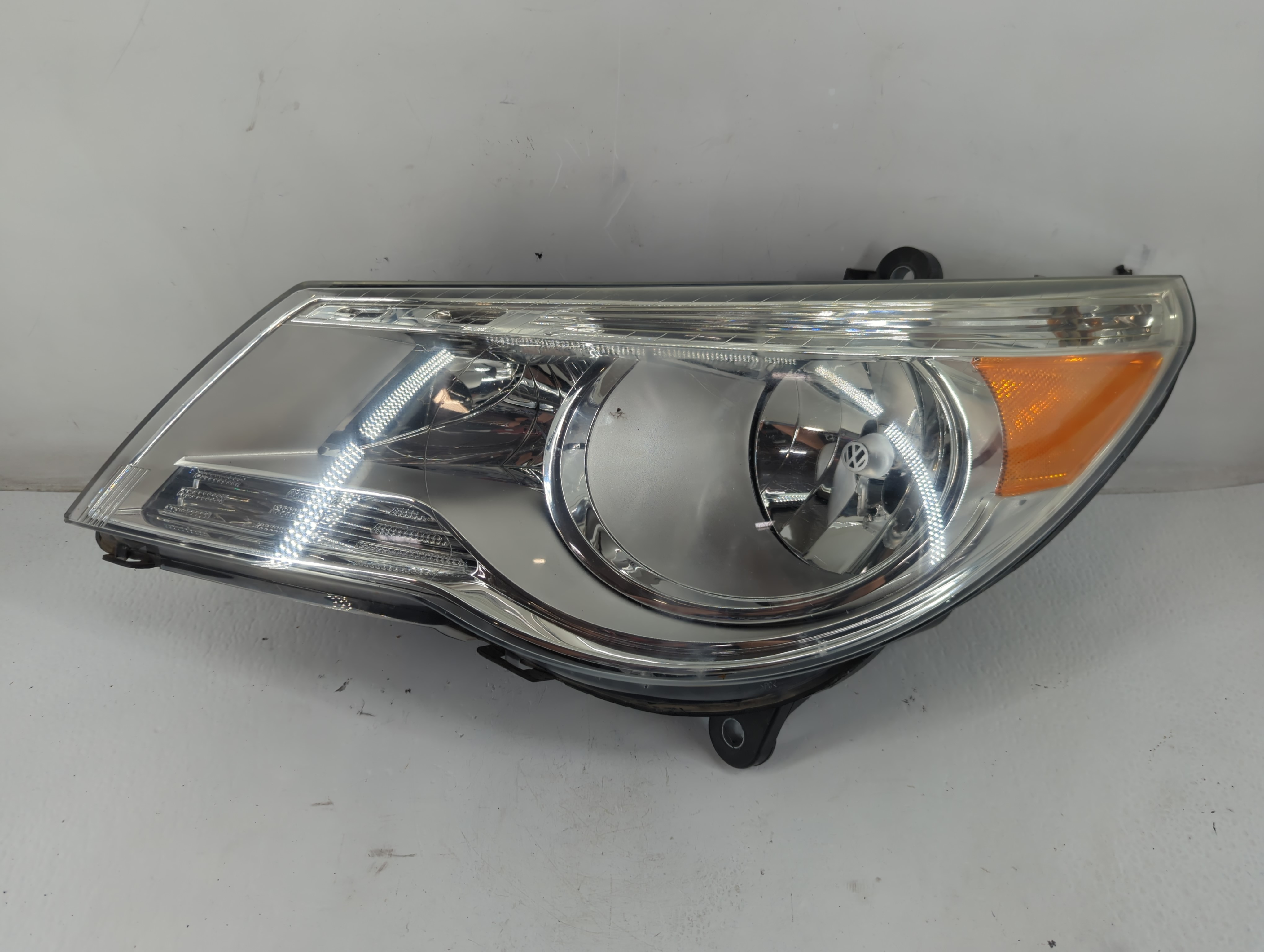 Picture of 2009-2014 Volkswagen Routan Driver Left Oem Head Light Headlight Lamp 1096526