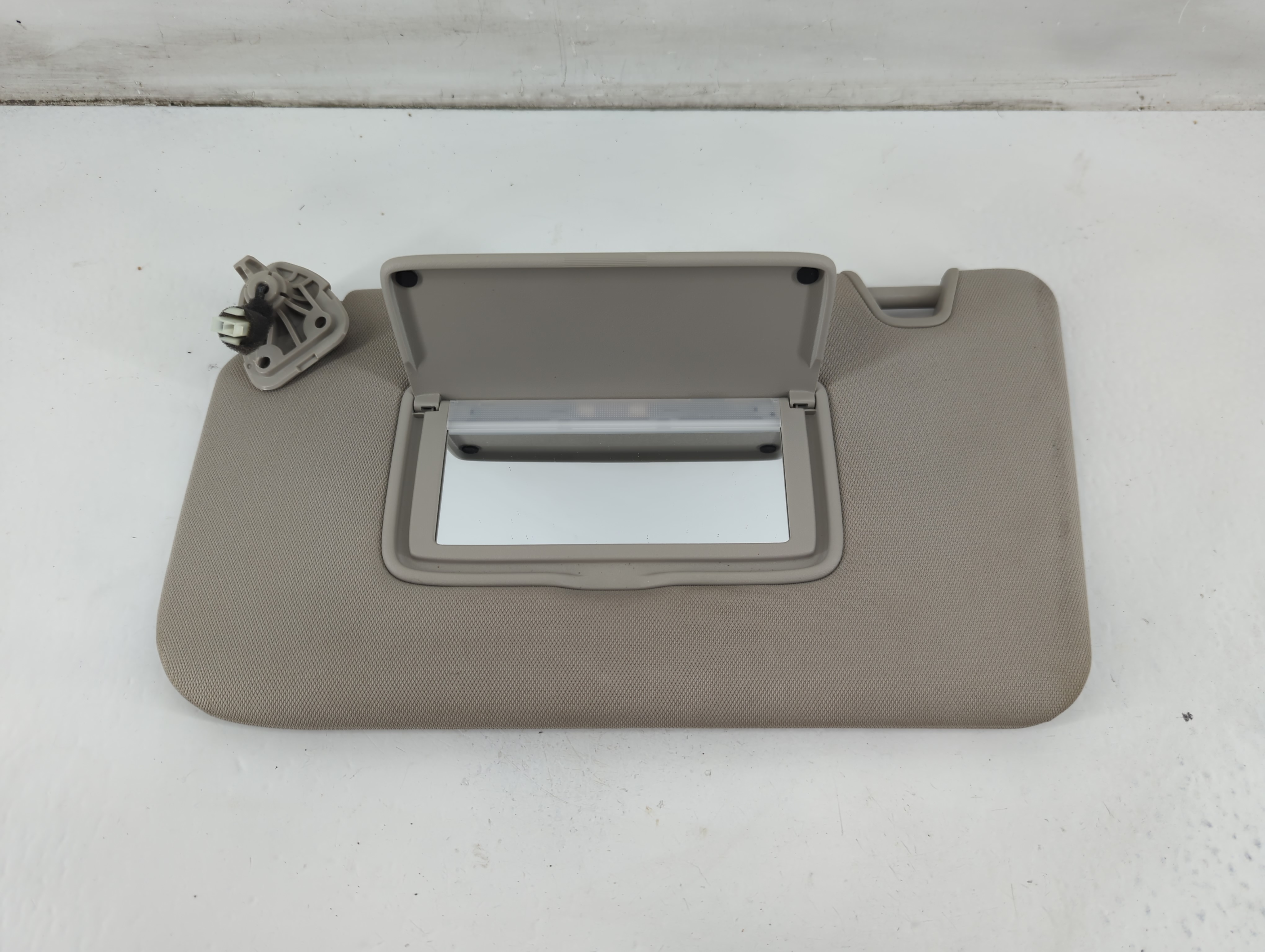 Picture of 2018-2020 Nissan Rogue Driver Sun Visor Mirror Left Sunvisor Grey 1096547