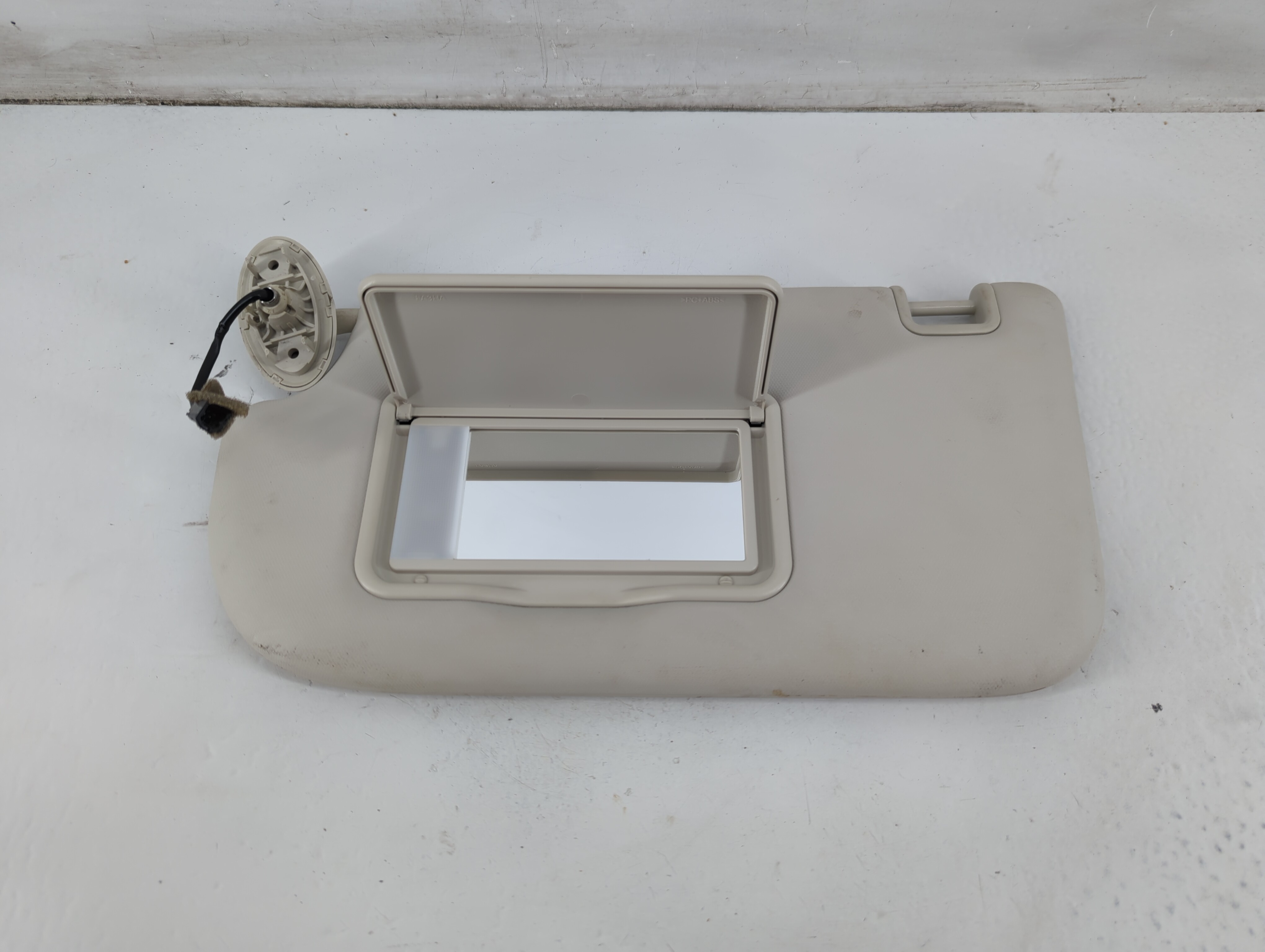 2013-2019 Ford Escape Driver Sun Visor Mirror Left Sunvisor Ivory 1096552 - Oemusedautoparts1.com