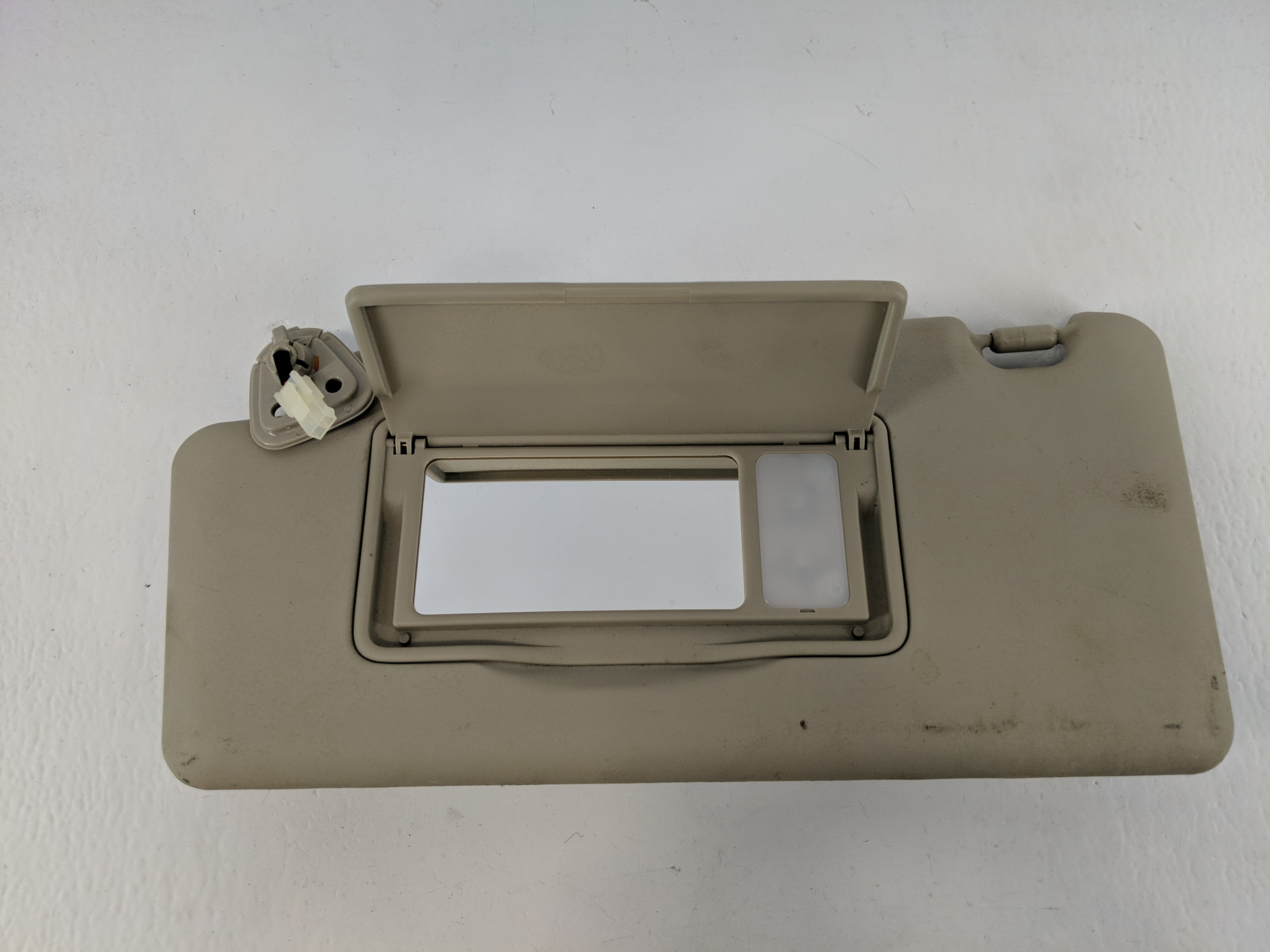 2011-2015 Nissan Rogue Driver Sun Visor Mirror Left Sunvisor Light Tan 1096570 - Oemusedautoparts1.com