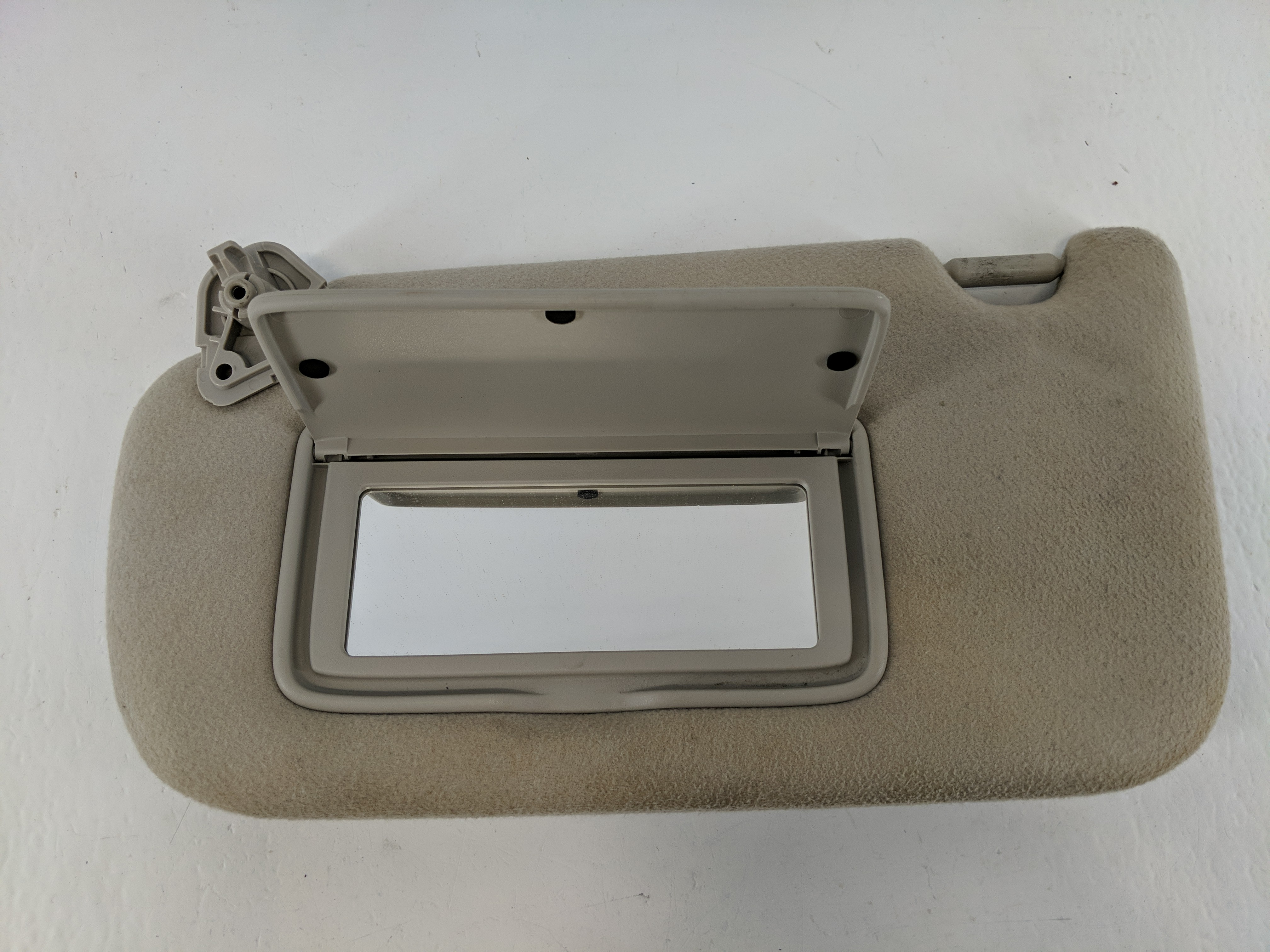 2013-2019 Nissan Sentra Driver Sun Visor Mirror Left Sunvisor Light Tan 1096599 - Oemusedautoparts1.com