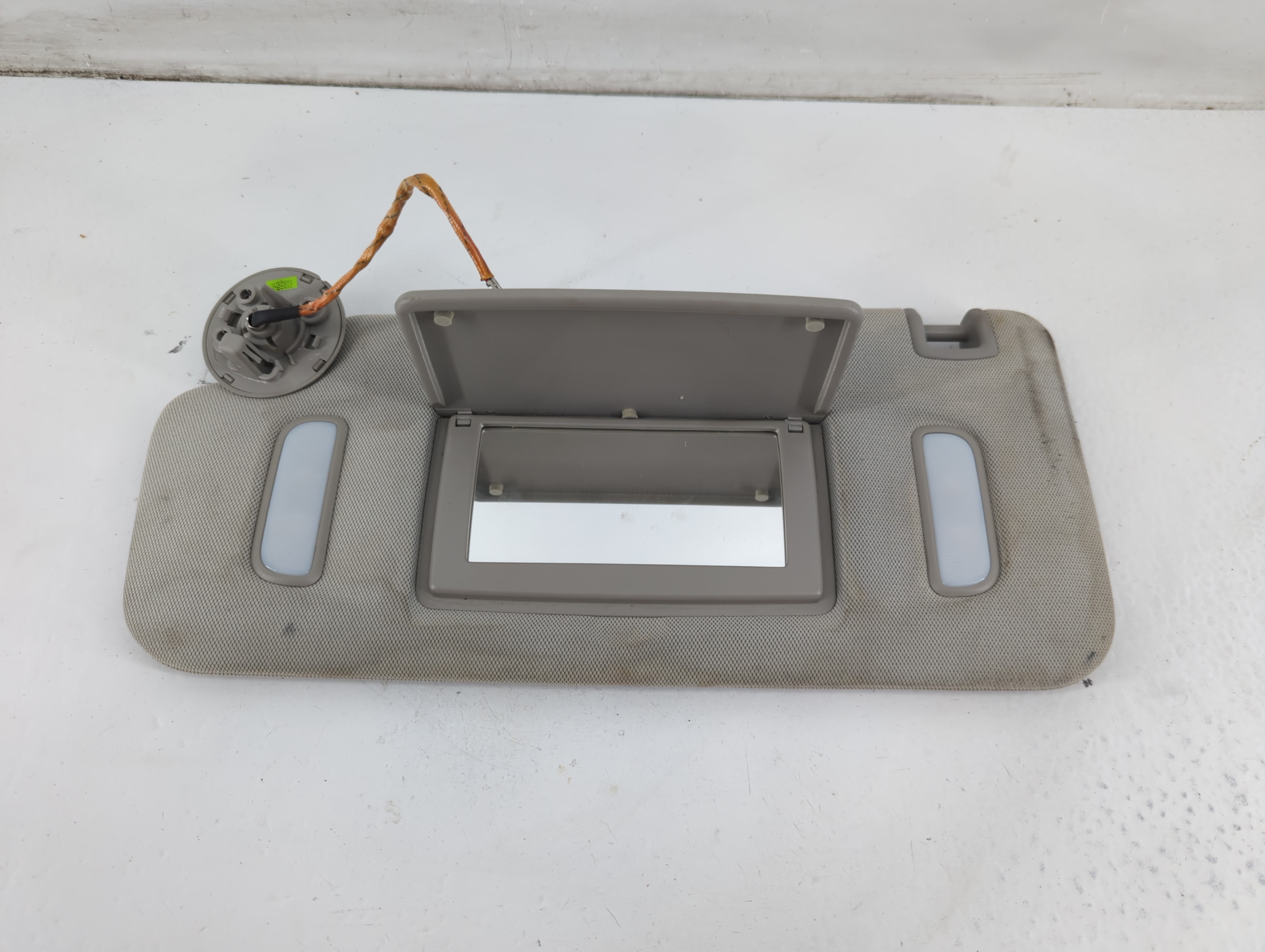 2010-2017 Chevrolet Equinox Passenger Sun Visor Mirror Right Sunvisor 1096613 - Oemusedautoparts1.com
