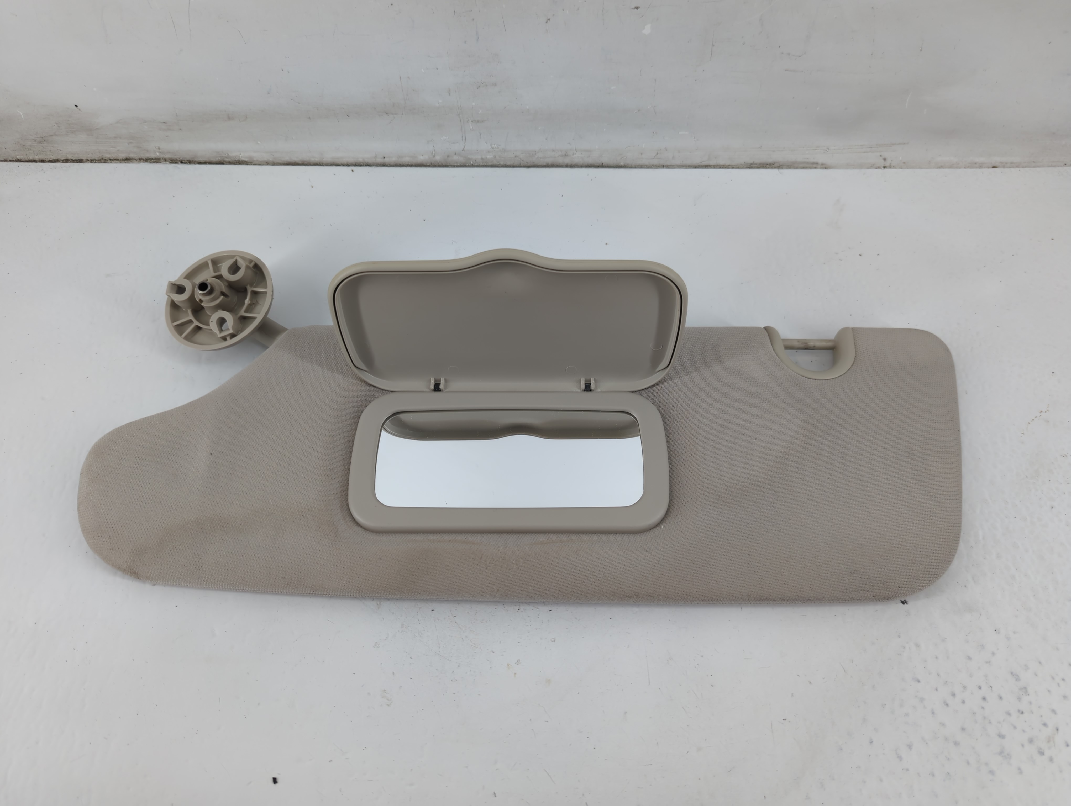 Dodge Caravan Driver Sun Visor Mirror Left Sunvisor Light Gray 1096620 - Oemusedautoparts1.com
