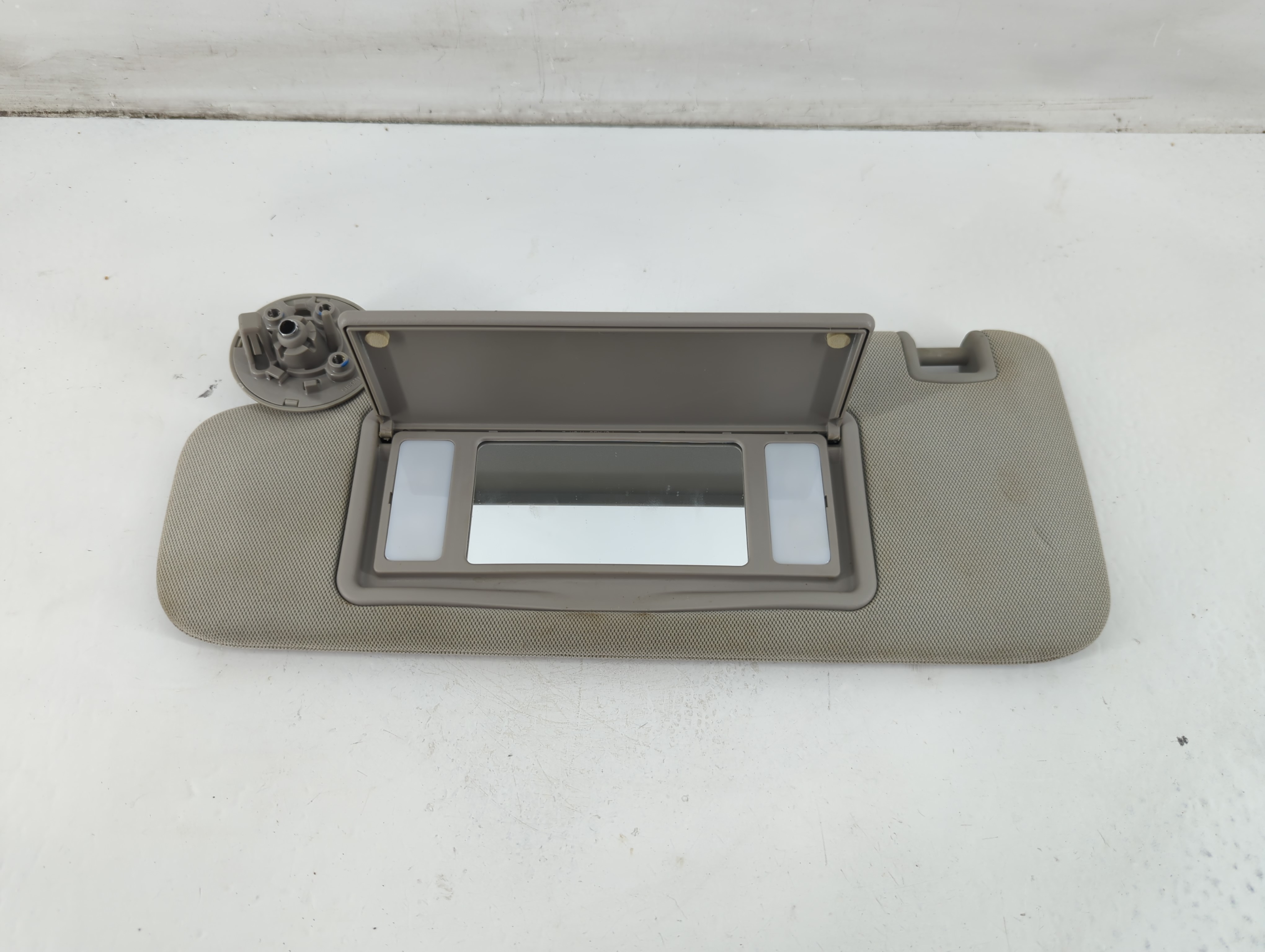 2014-2020 Chevrolet Impala Driver Sun Visor Mirror Left Sunvisor Grey 1096621 - Oemusedautoparts1.com