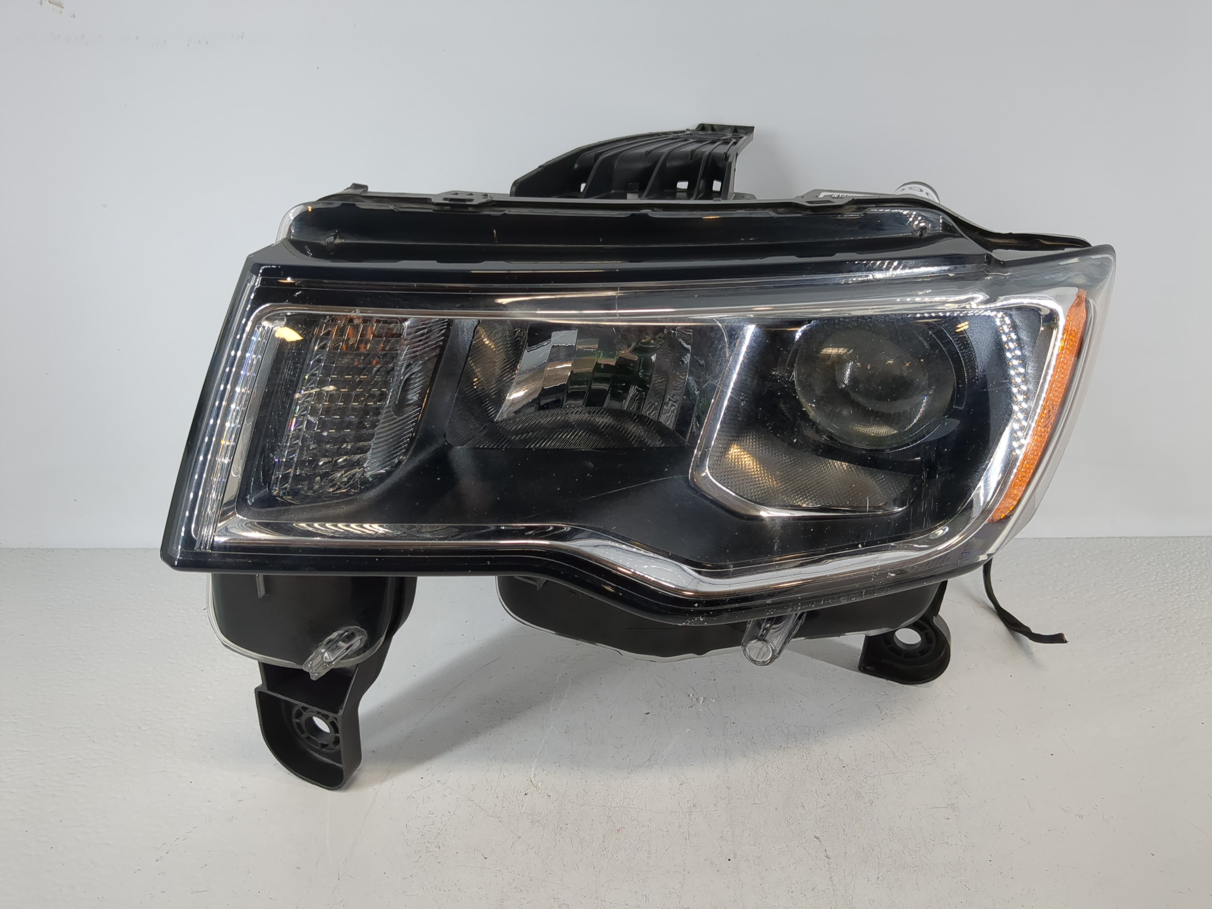 2017-2021 Jeep Grand Cherokee Driver Left Oem Head Light Headlight Lamp 1096632 - Oemusedautoparts1.com