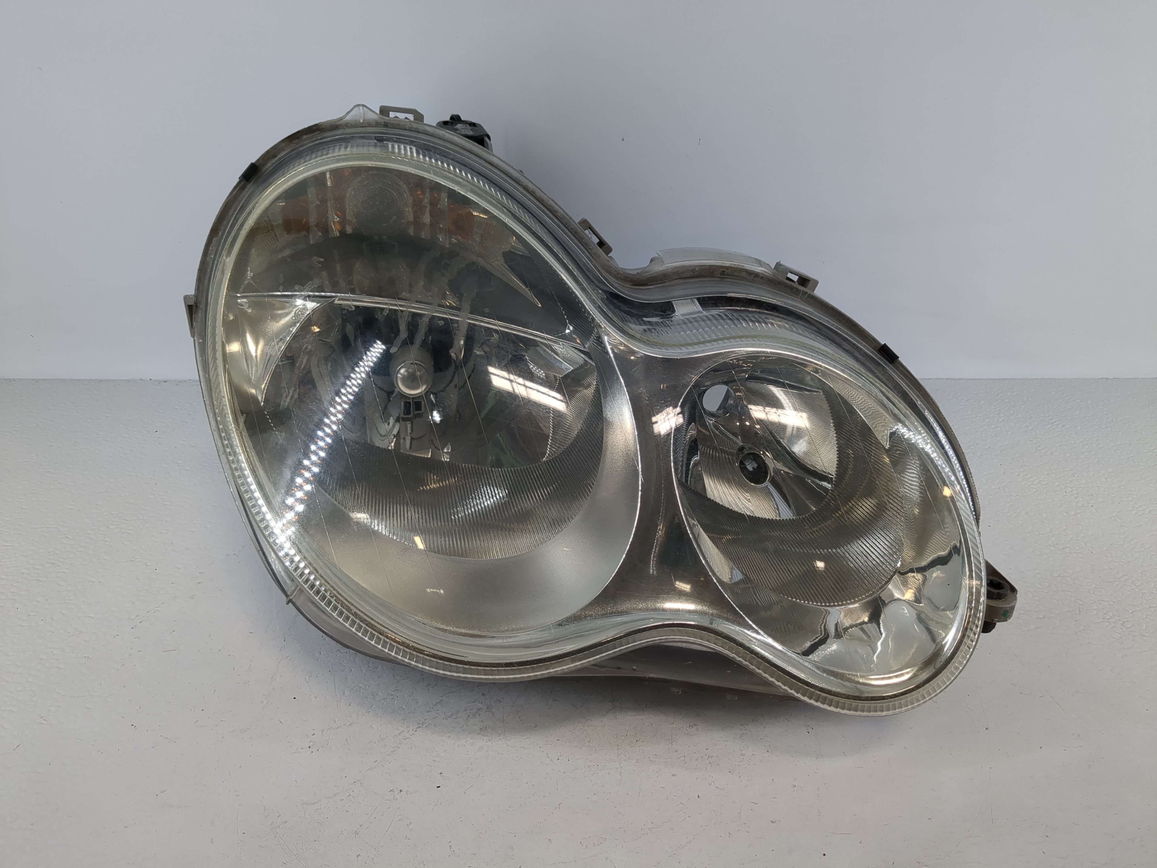 2005 Mercedes-benz C230 Passenger Right Oem Head Light Headlight Lamp 1096633 - Oemusedautoparts1.com
