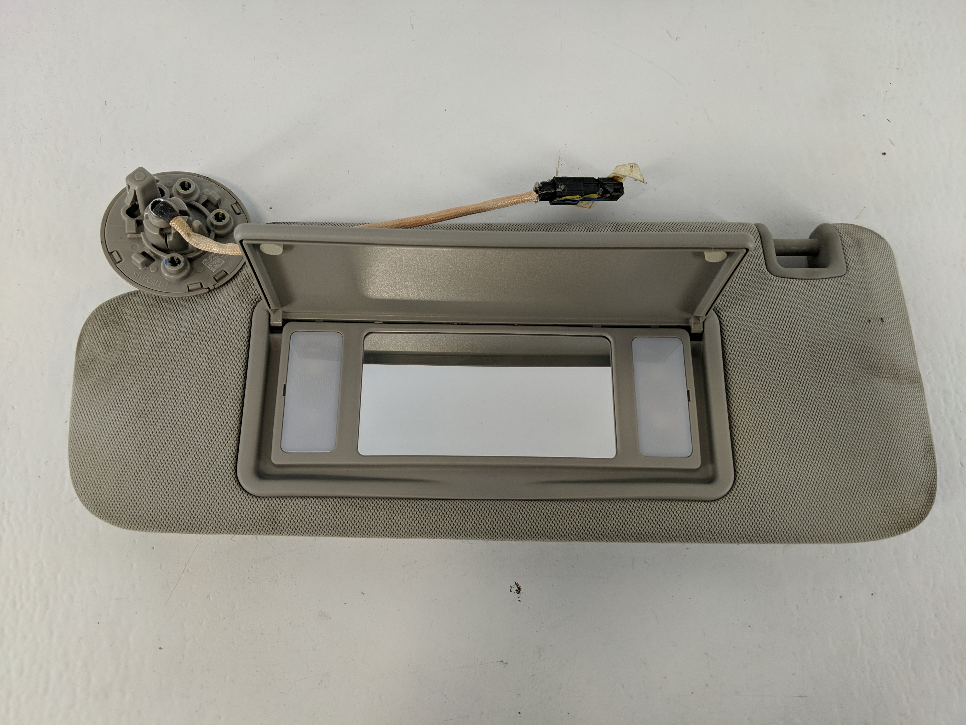 2014-2020 Chevrolet Impala Driver Sun Visor Mirror Left Sunvisor Grey 1096638 - Oemusedautoparts1.com