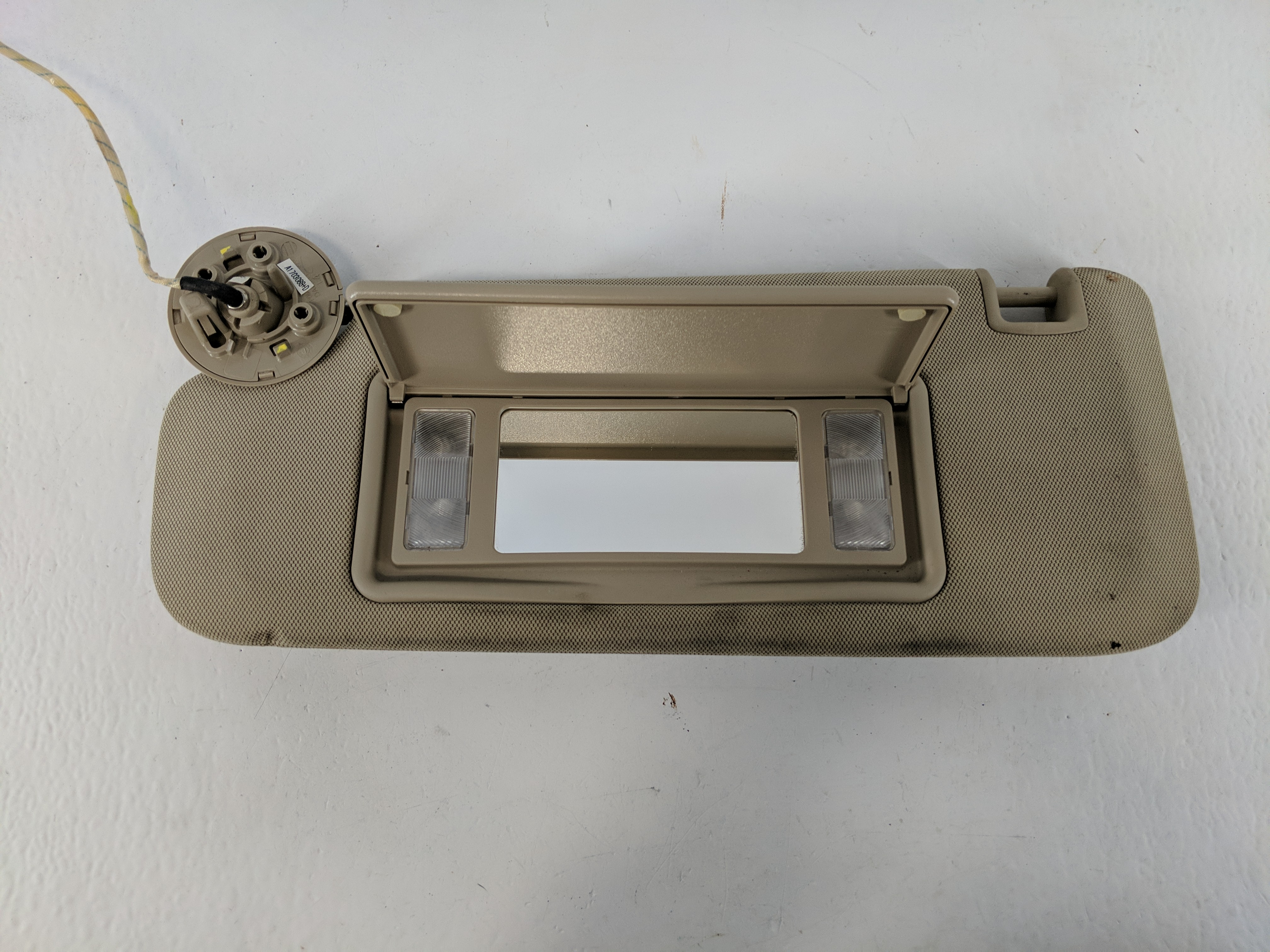 2016-2020 Buick Envision Driver Sun Visor Mirror Left Sunvisor Tan 1096641 - Oemusedautoparts1.com