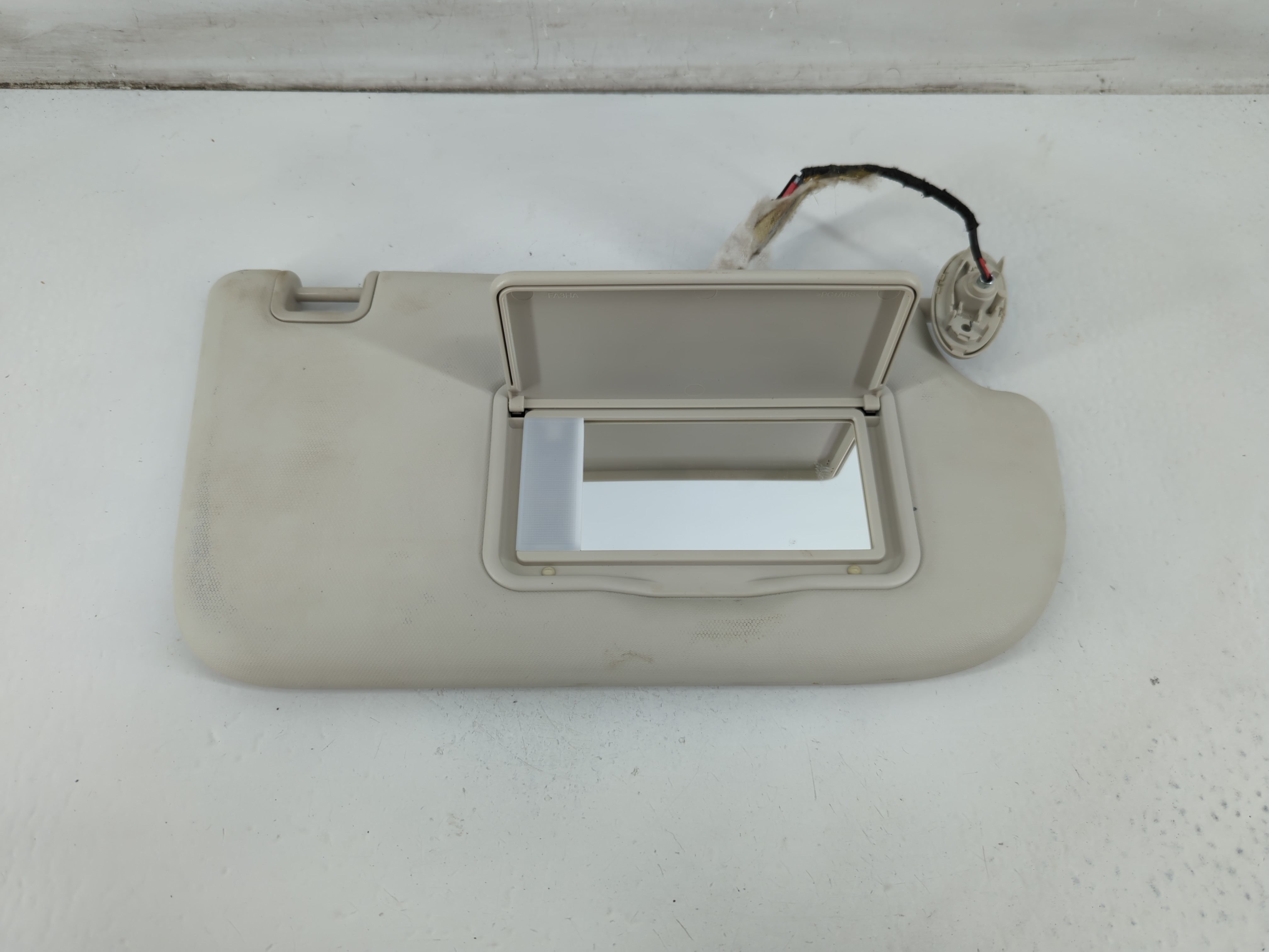 2013-2018 Ford Focus Passenger Sun Visor Mirror Right Sunvisor Cream 1096642 - Oemusedautoparts1.com