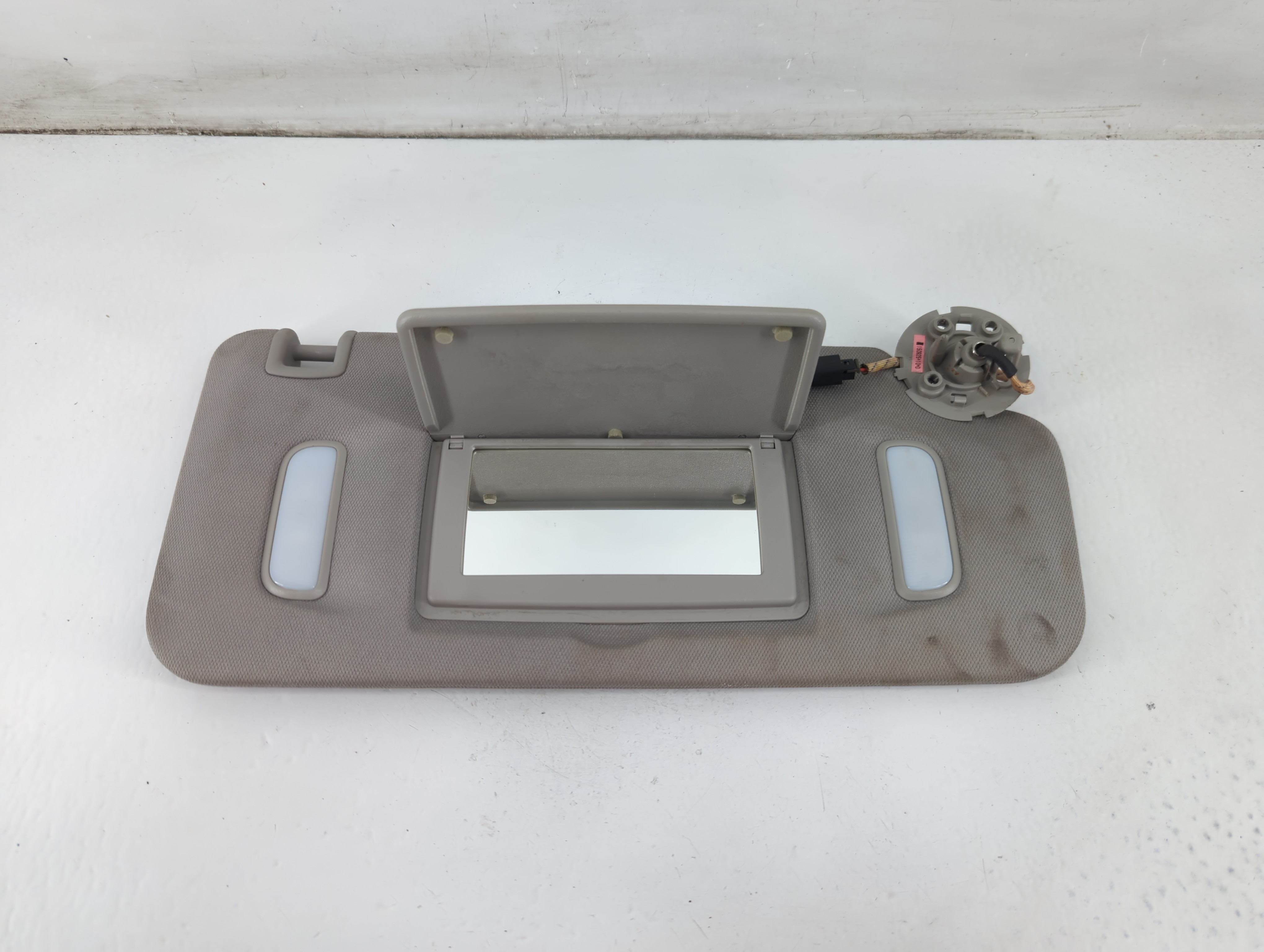 2010-2017 Chevrolet Equinox Passenger Sun Visor Mirror Right Sunvisor 1096643 - Oemusedautoparts1.com