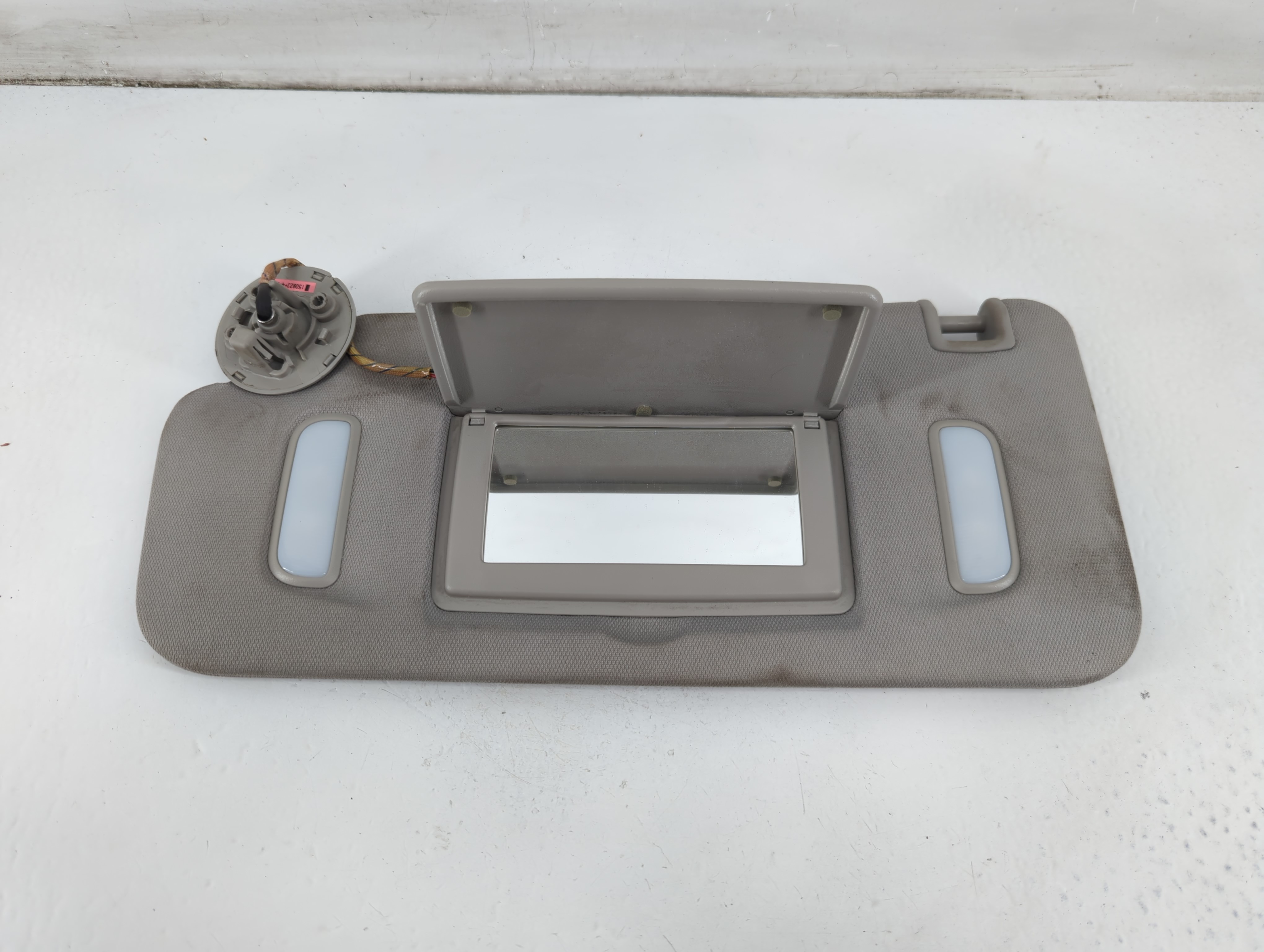 2010-2017 Chevrolet Equinox Driver Sun Visor Mirror Left Sunvisor 1096647 - Oemusedautoparts1.com